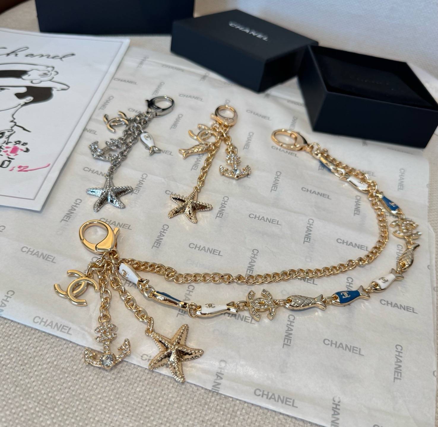 CHANEL シャネル キーホルダー ロゴTシャツ ココマーク バイカラー オフィスカジュアル ホワイト - 画像 6