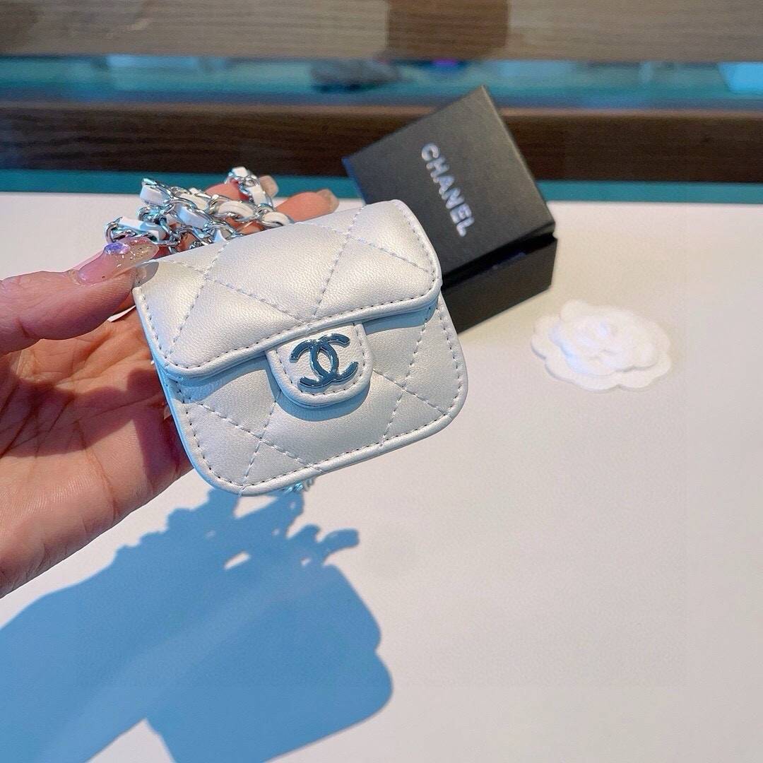CHANEL シャネル ミニバッグ ブルゾン ロゴTシャツ クルーネック バイカラー ホワイト - 画像 2