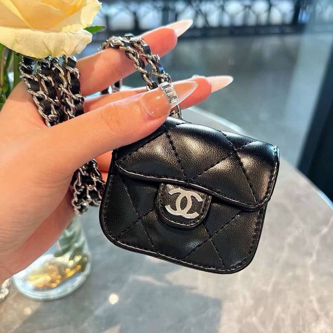 CHANEL シャネル ブルートゥースイヤホンケース レザー シャネル ミニバッグ モチーフ ココマーク チェーン付き ブラック