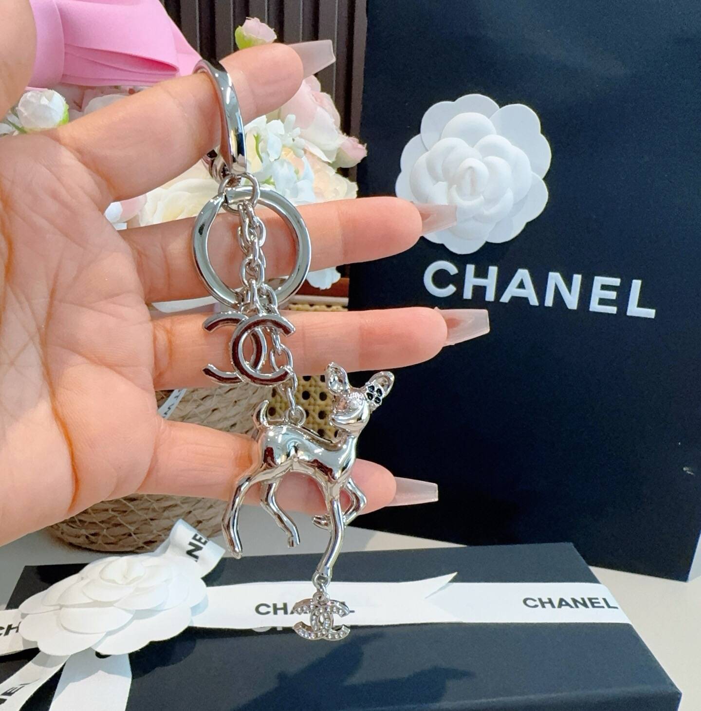 CHANEL シャネル キーホルダー 梅花鹿 ロゴ デザイン フレンチスリーブ ワンピース ホワイト