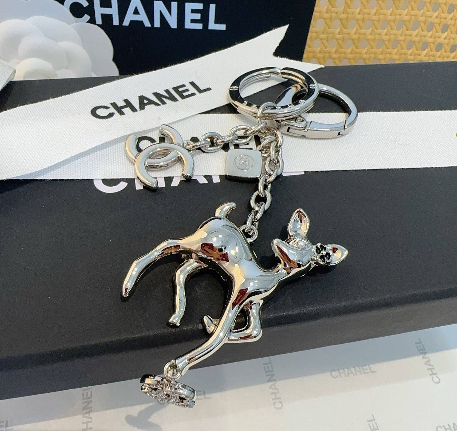 CHANEL シャネル キーホルダー 梅花鹿 ロゴ デザイン フレンチスリーブ ワンピース ホワイト - 画像 6