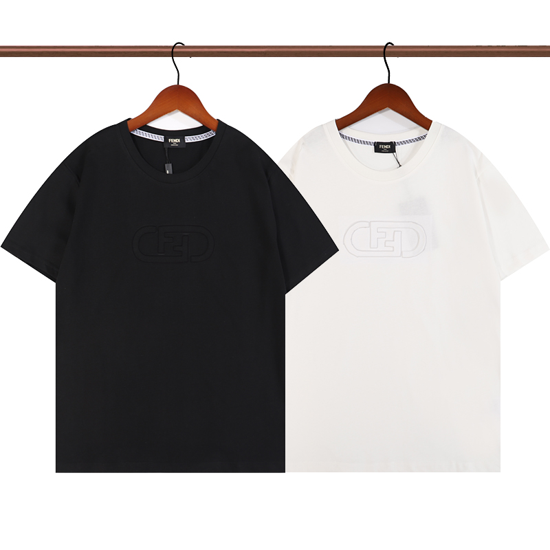 フェンディ　FENDI　クルーネックシャツ　メンズ　レディース　シャツ　半袖シャツ　Ｔ-Shirt　2色