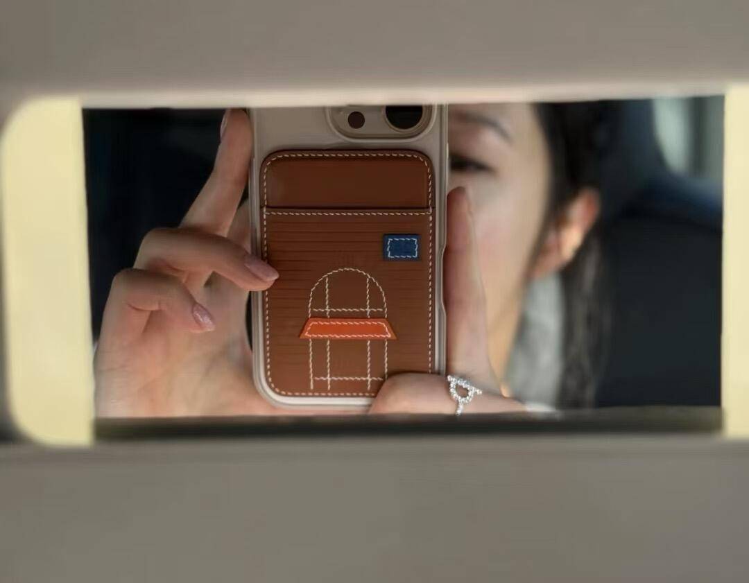 HERMES 愛馬仕 iPhone 18シリーズ対応 iPhoneケース スマホケース レディース ロゴ入り カード収納 ベージュ - 画像 5