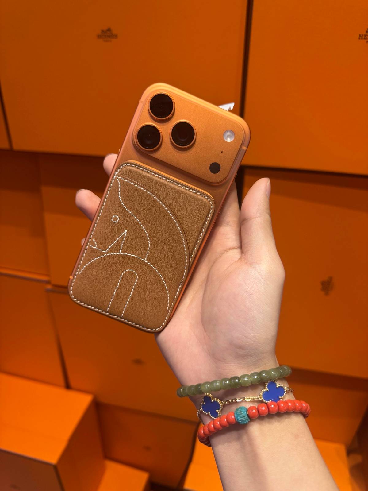 HERMES 愛馬仕 iPhone 18シリーズ対応 iPhoneケース スマホケース レディース ロゴ入り マグサフ対応 オレンジ - 画像 5