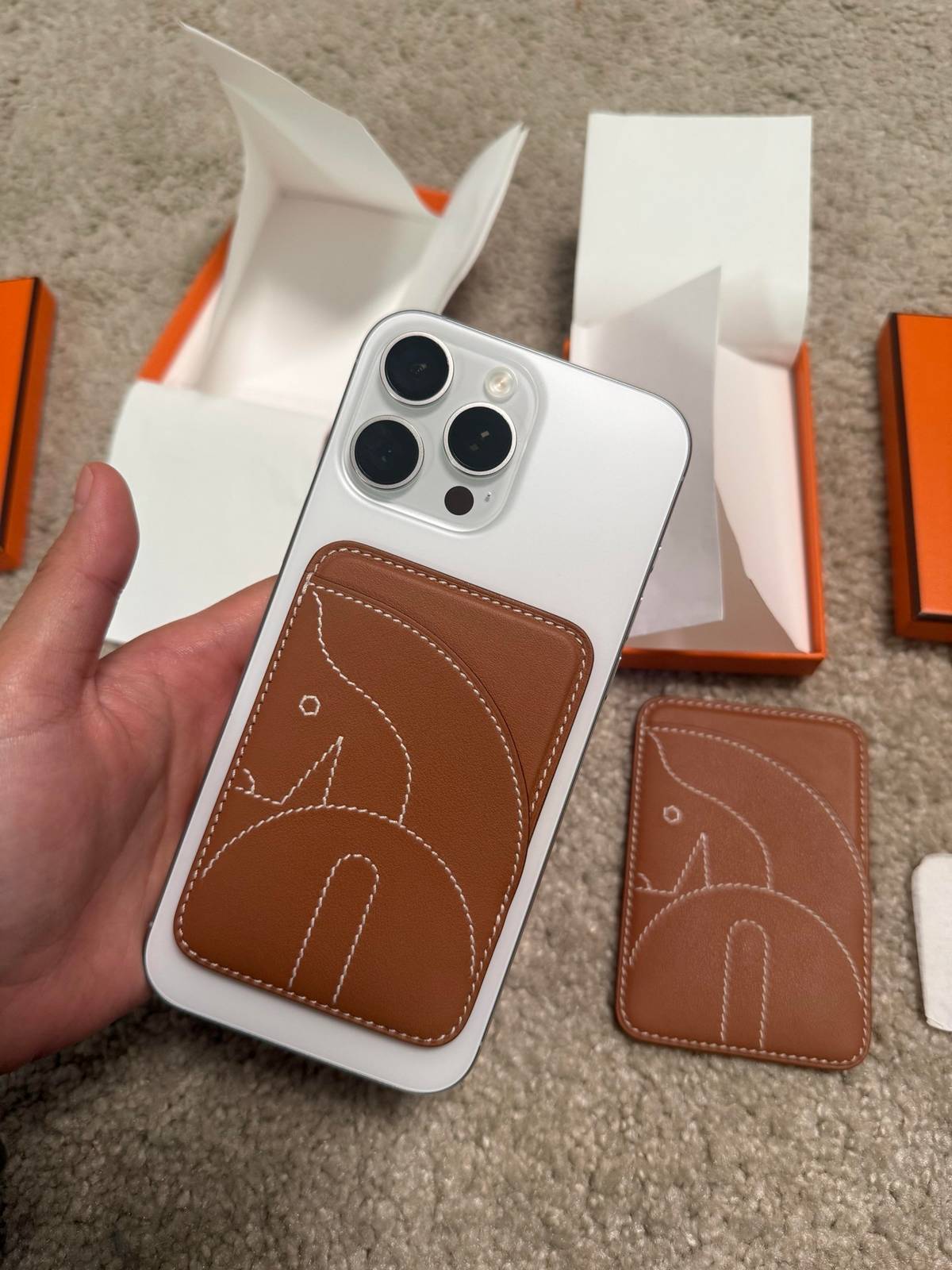 HERMES 愛馬仕 iPhone 18シリーズ対応 iPhoneケース スマホケース レディース ロゴ入り マグサフ対応 オレンジ - 画像 9