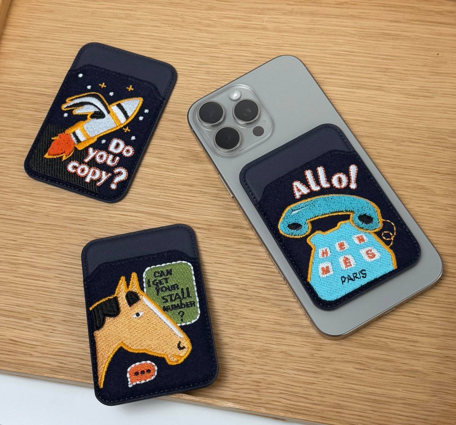 HERMES 愛馬仕 iPhone 18シリーズ対応 iPhoneケース スマホケース レディース ロゴ入り カード収納 マグセーフ対応 藏青色 - 画像 3