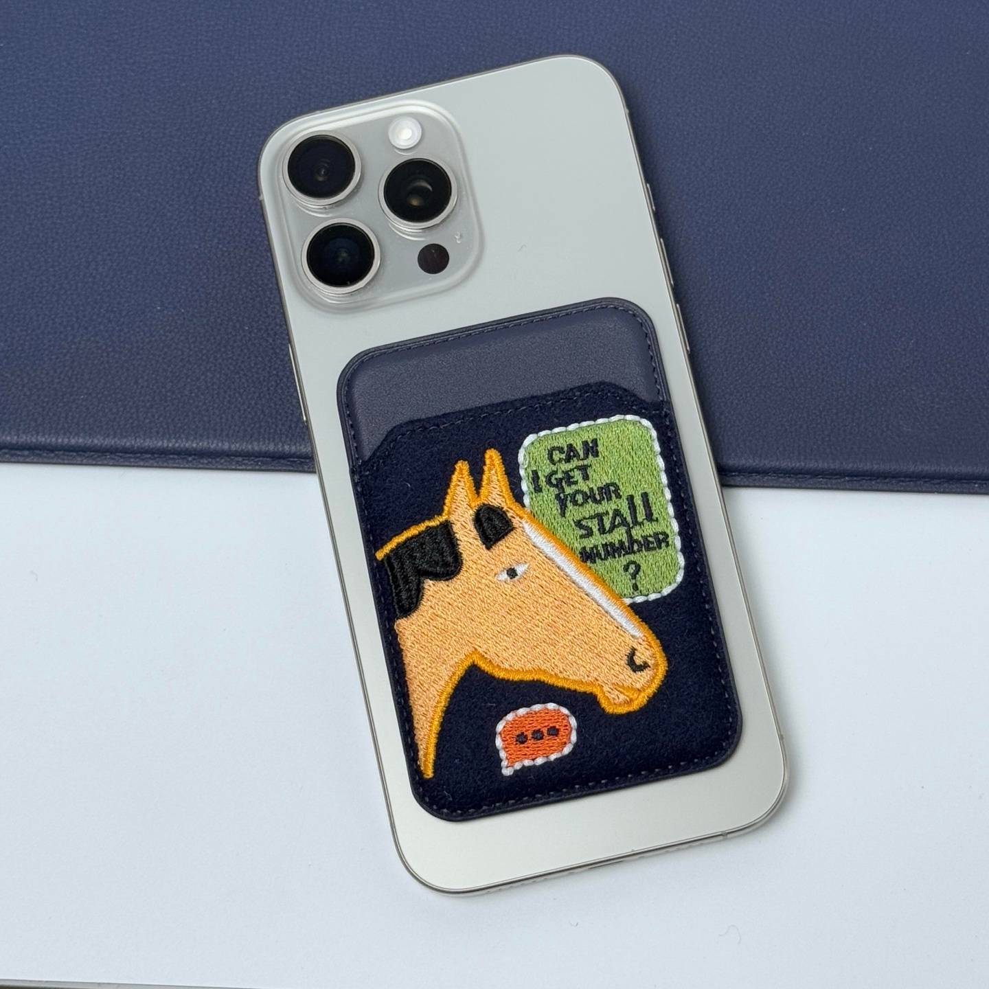 HERMES 愛馬仕 iPhone 18シリーズ対応 iPhoneケース スマホケース レディース ロゴ入り カード収納 マグセーフ対応 藏青色 - 画像 4