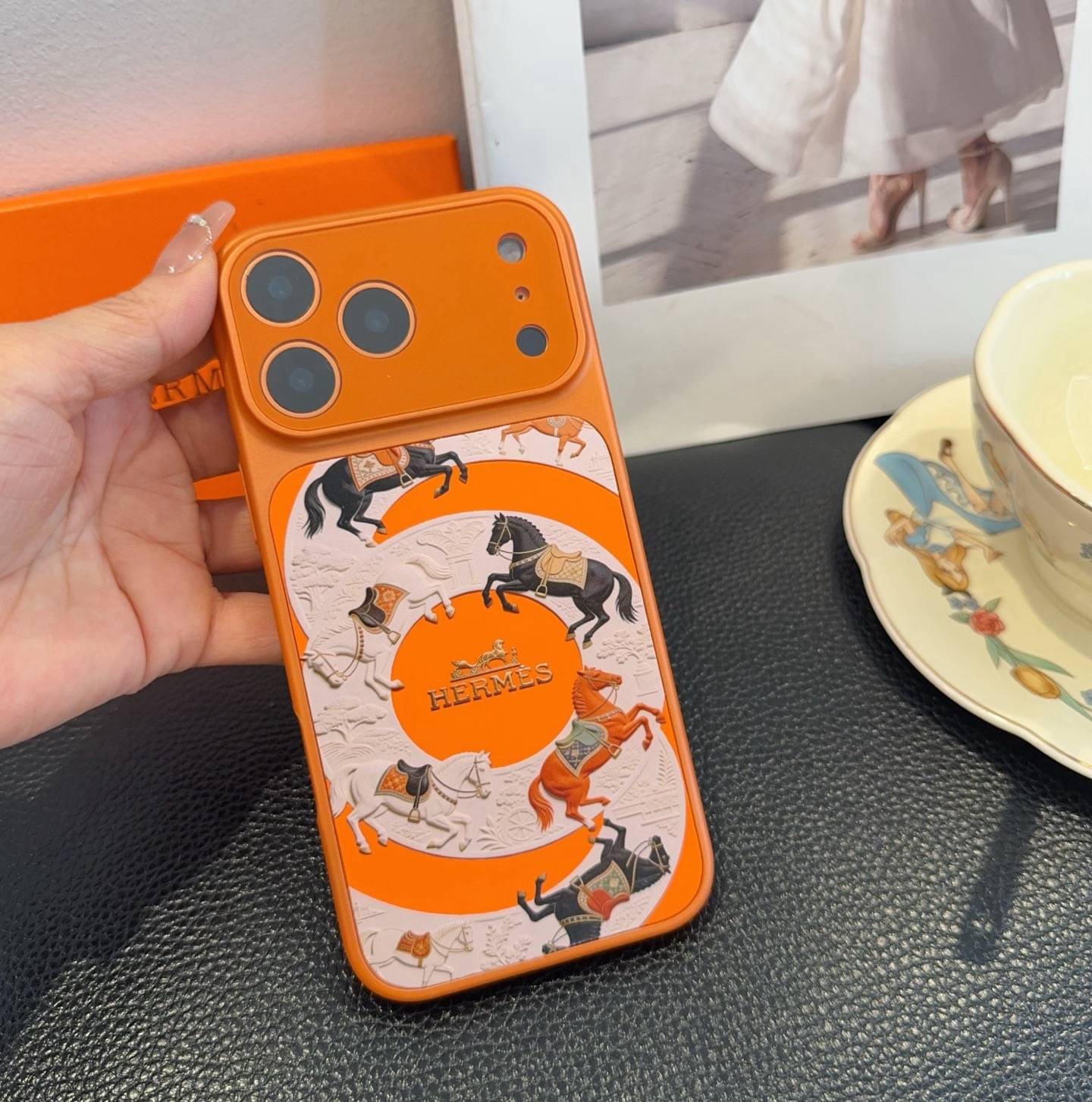 HERMES フェリシモ iPhone 18シリーズ対応 iPhoneケース スマホケース レディース ロゴ入り オレンジ - 画像 8