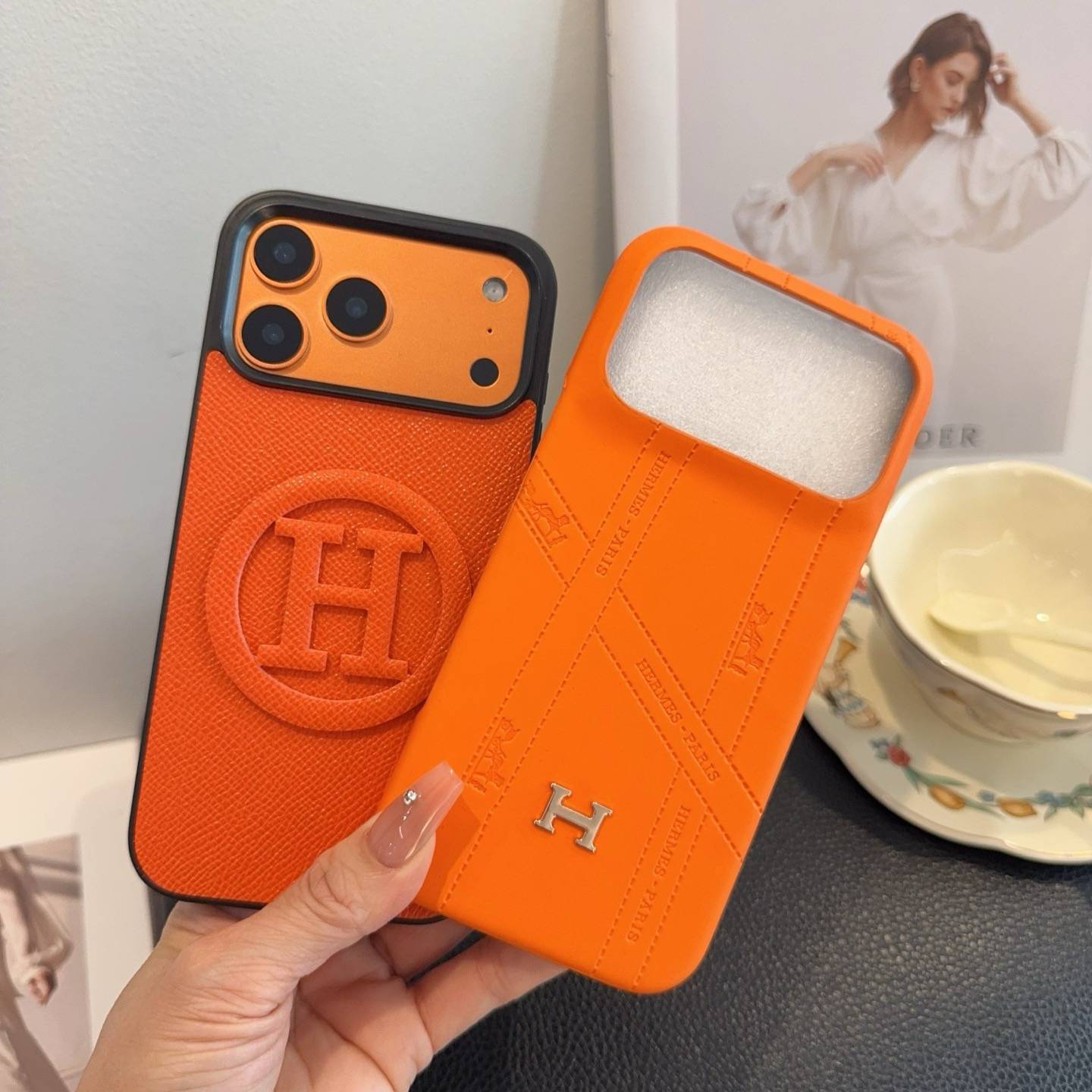 Hermes 愛馬仕 iPhone 18シリーズ対応 iPhoneケース スマホケース レディース ロゴ入り オレンジ