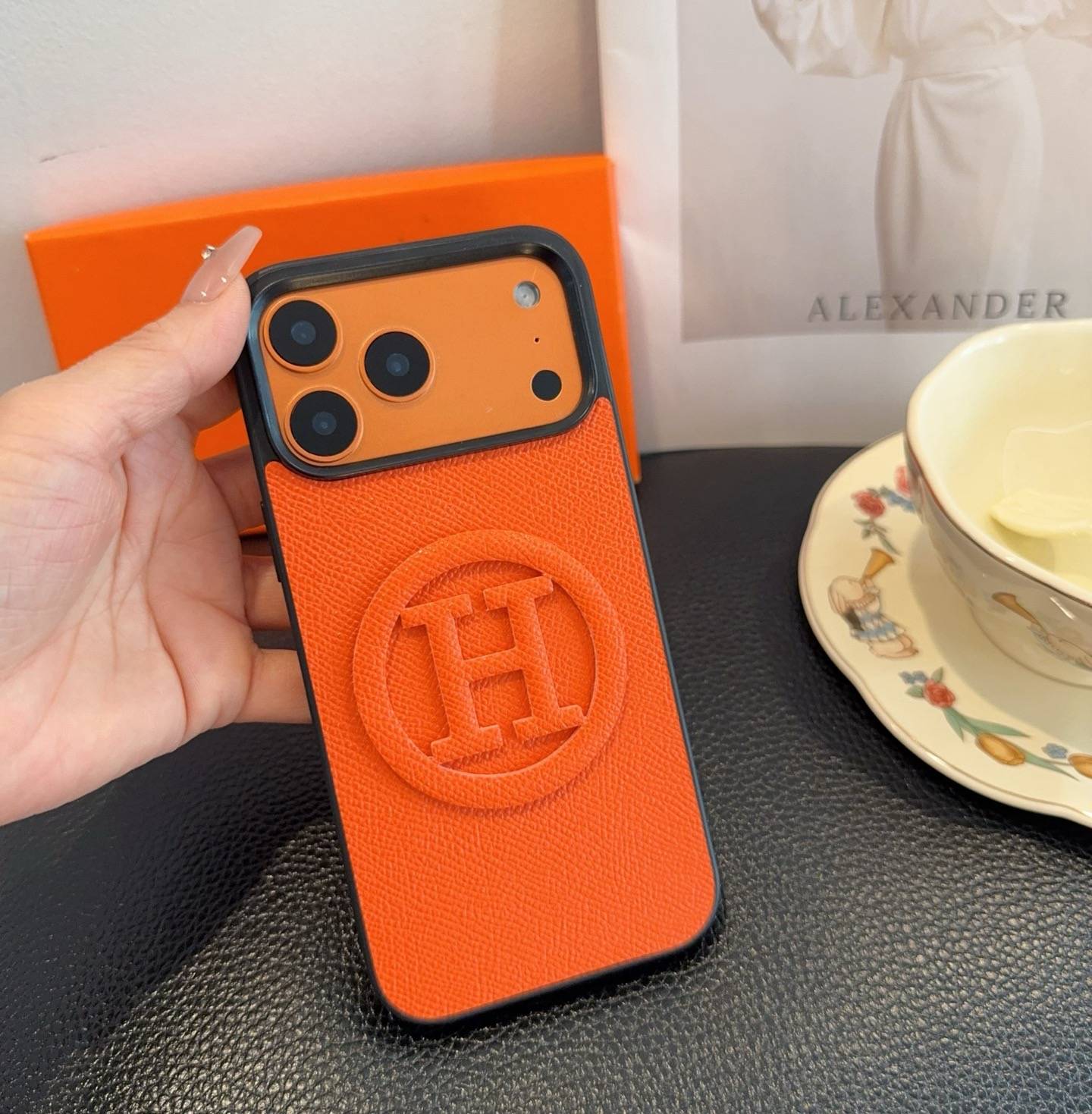 Hermes 愛馬仕 iPhone 18シリーズ対応 iPhoneケース スマホケース レディース ロゴ入り オレンジ - 画像 3