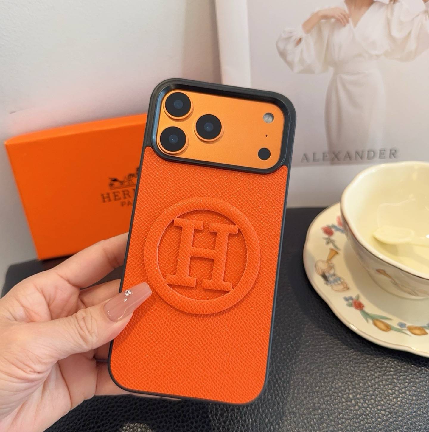 Hermes 愛馬仕 iPhone 18シリーズ対応 iPhoneケース スマホケース レディース ロゴ入り オレンジ - 画像 4