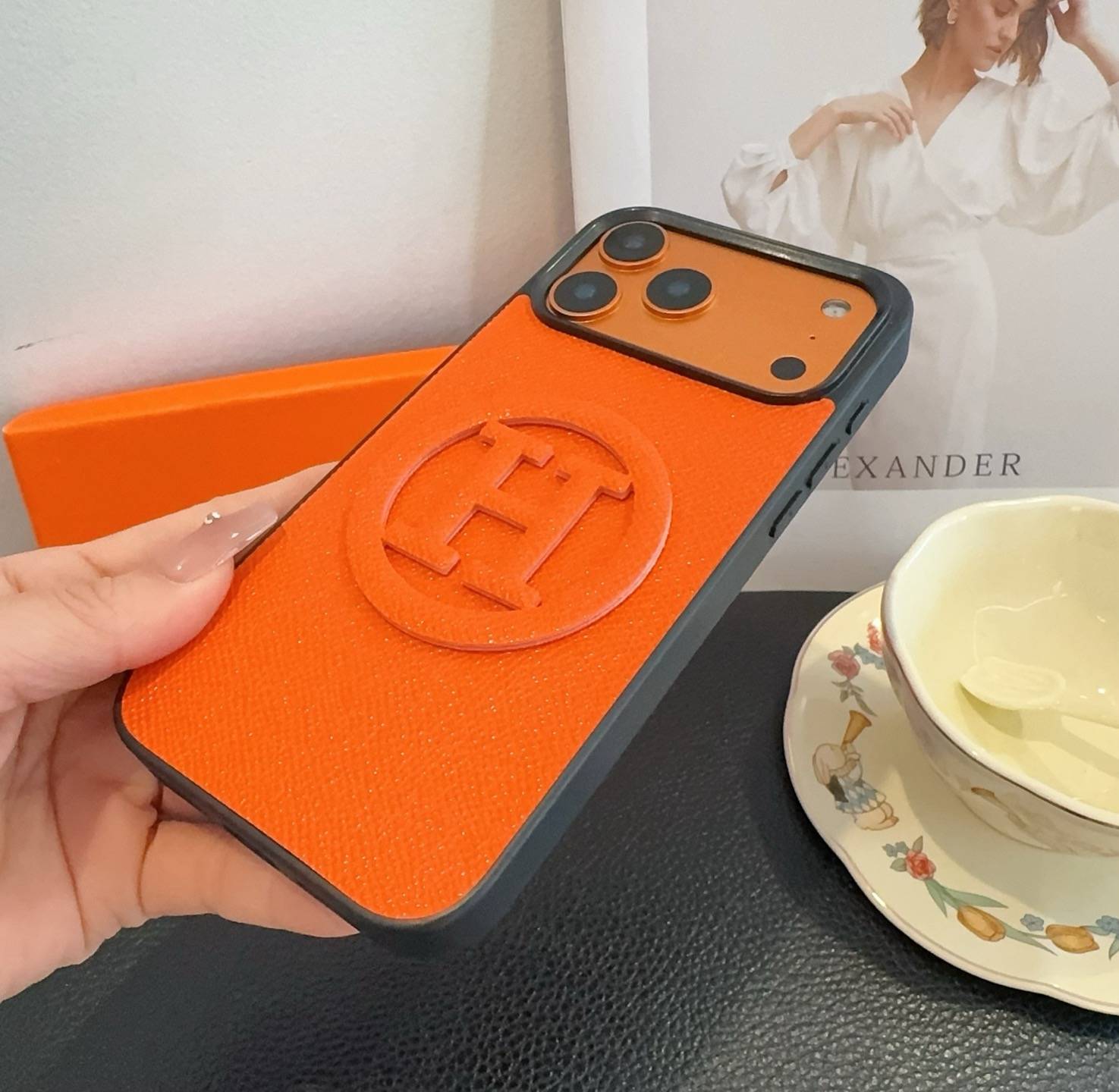 Hermes 愛馬仕 iPhone 18シリーズ対応 iPhoneケース スマホケース レディース ロゴ入り オレンジ - 画像 8