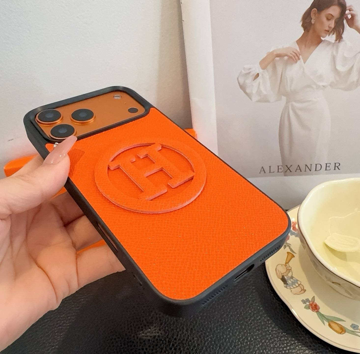 Hermes 愛馬仕 iPhone 18シリーズ対応 iPhoneケース スマホケース レディース ロゴ入り オレンジ - 画像 9