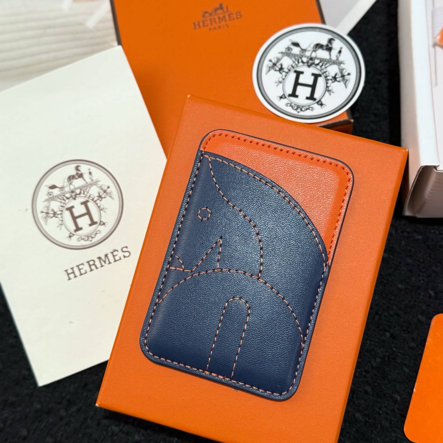 HERMES 愛馬仕 iPhone 18シリーズ対応 iPhoneケース スマホケース レディース 駿馬 マグセーフ対応 ブルー