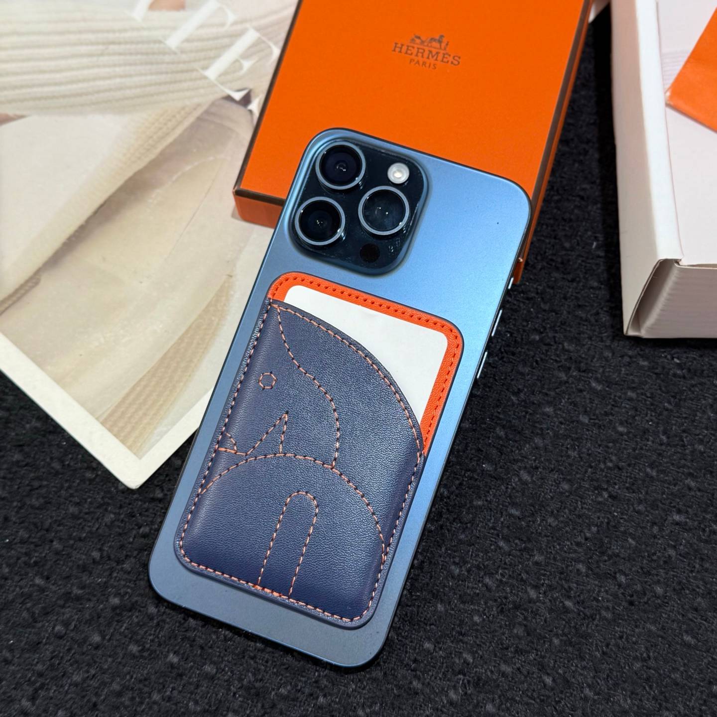 HERMES 愛馬仕 iPhone 18シリーズ対応 iPhoneケース スマホケース レディース 駿馬 マグセーフ対応 ブルー - 画像 3
