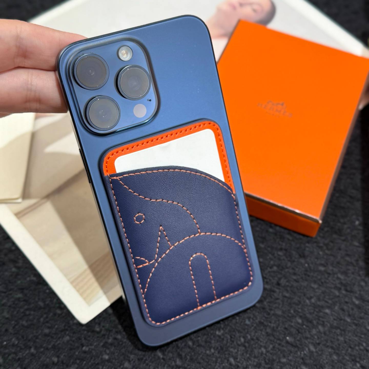HERMES 愛馬仕 iPhone 18シリーズ対応 iPhoneケース スマホケース レディース 駿馬 マグセーフ対応 ブルー - 画像 4