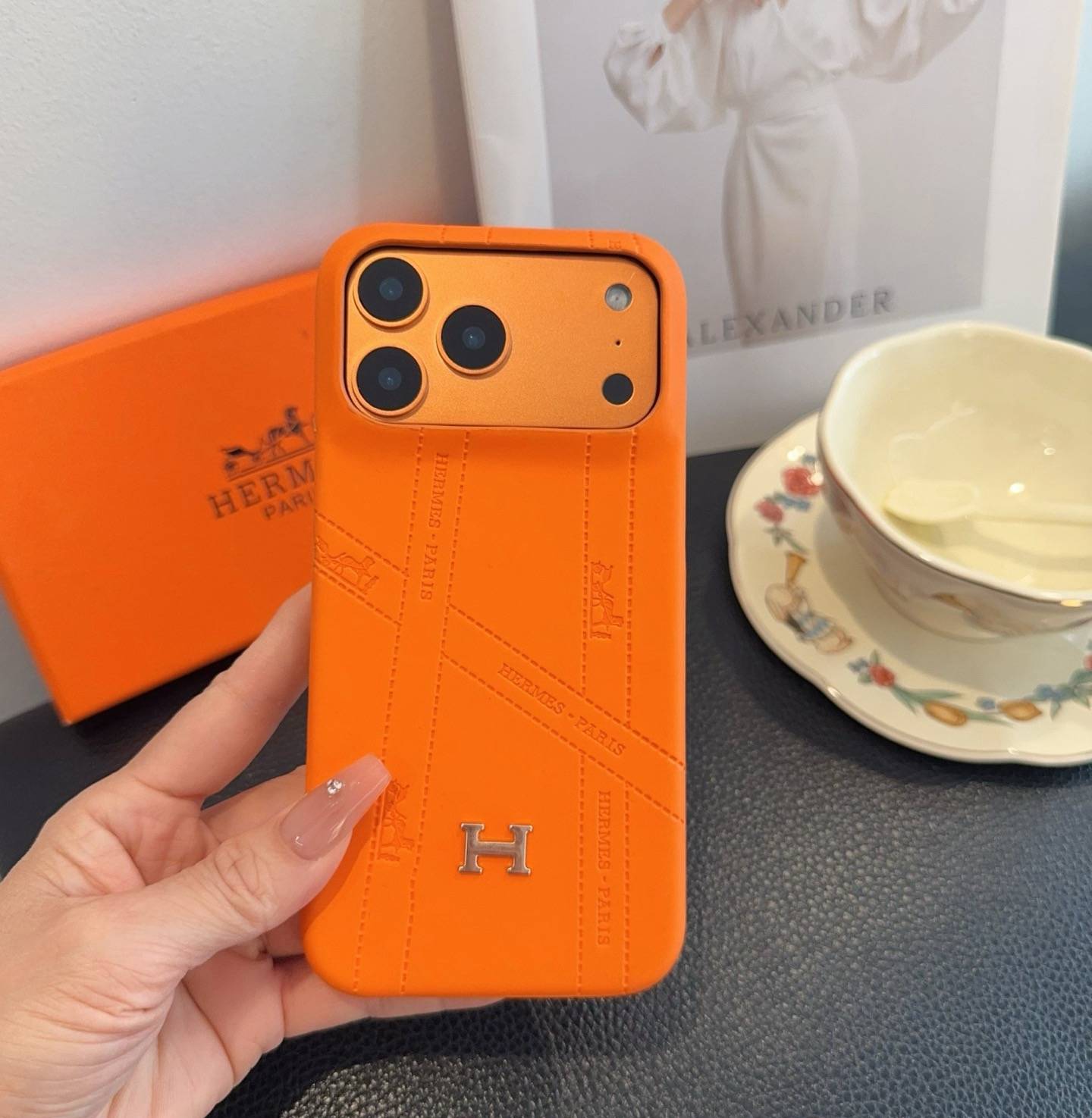 HERMES アルマーニ iPhone 18シリーズ対応 iPhoneケース スマホケース レディース ロゴ入り オレンジ - 画像 7