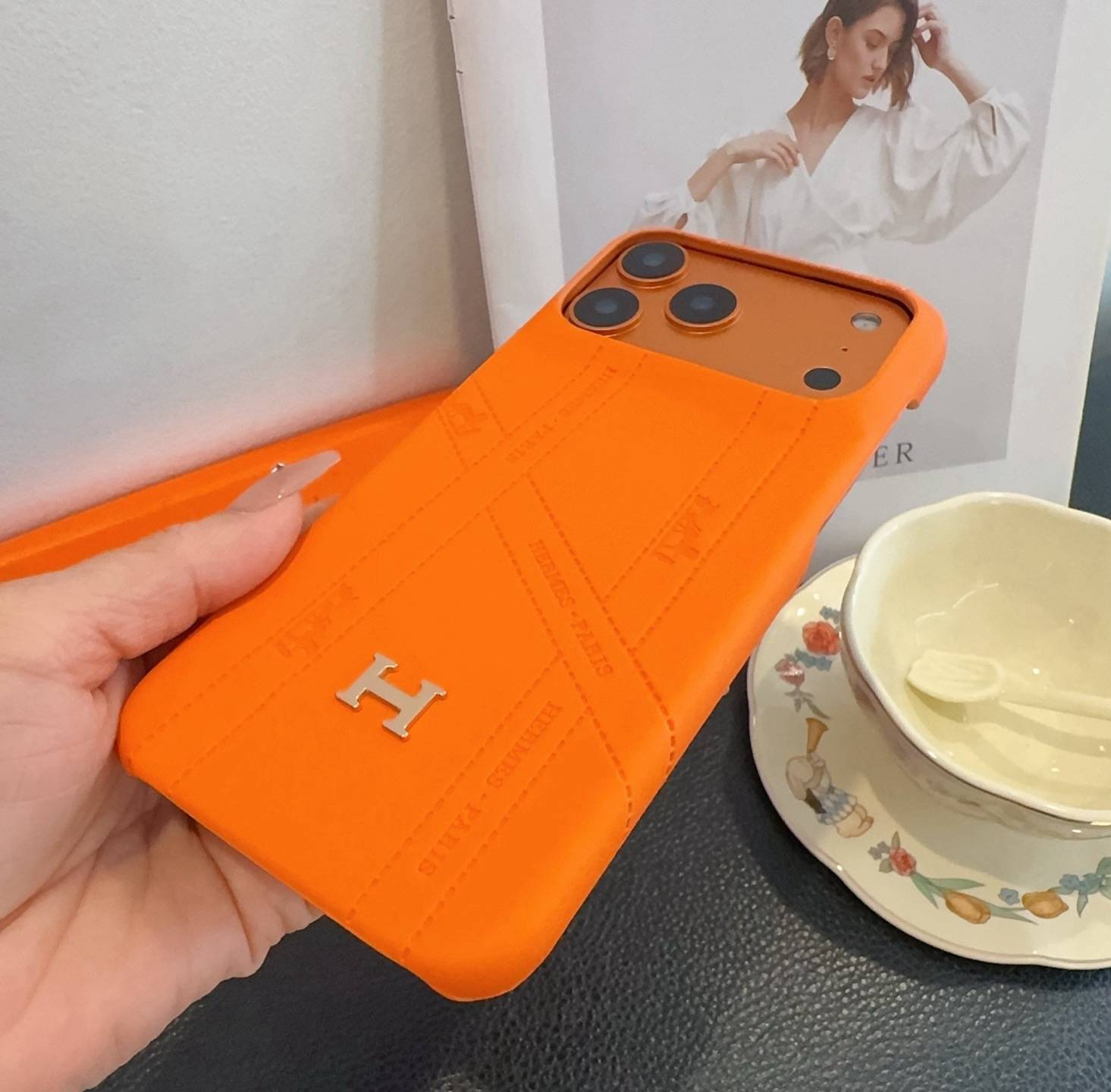 HERMES アルマーニ iPhone 18シリーズ対応 iPhoneケース スマホケース レディース ロゴ入り オレンジ - 画像 8