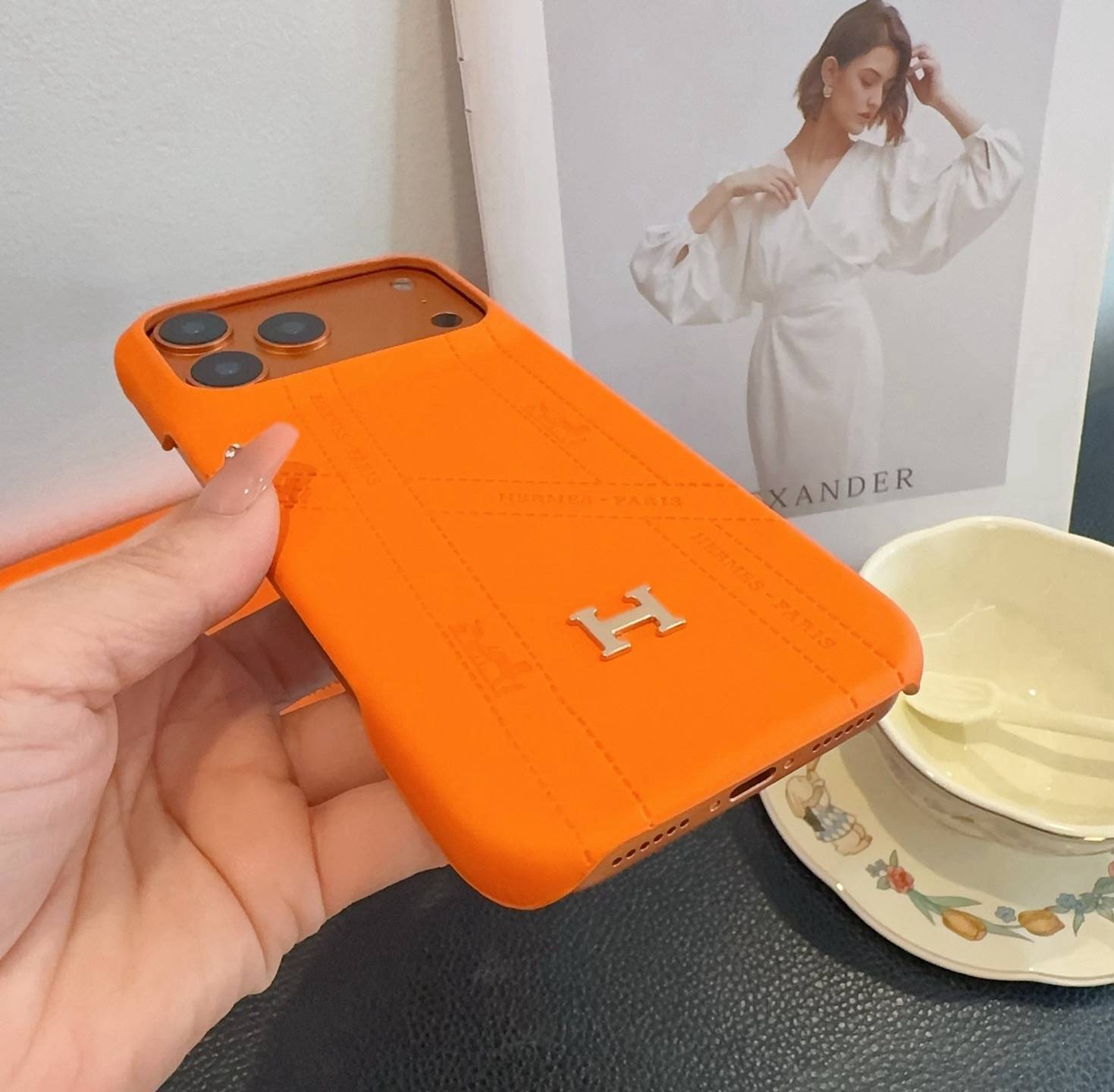 HERMES アルマーニ iPhone 18シリーズ対応 iPhoneケース スマホケース レディース ロゴ入り オレンジ - 画像 9