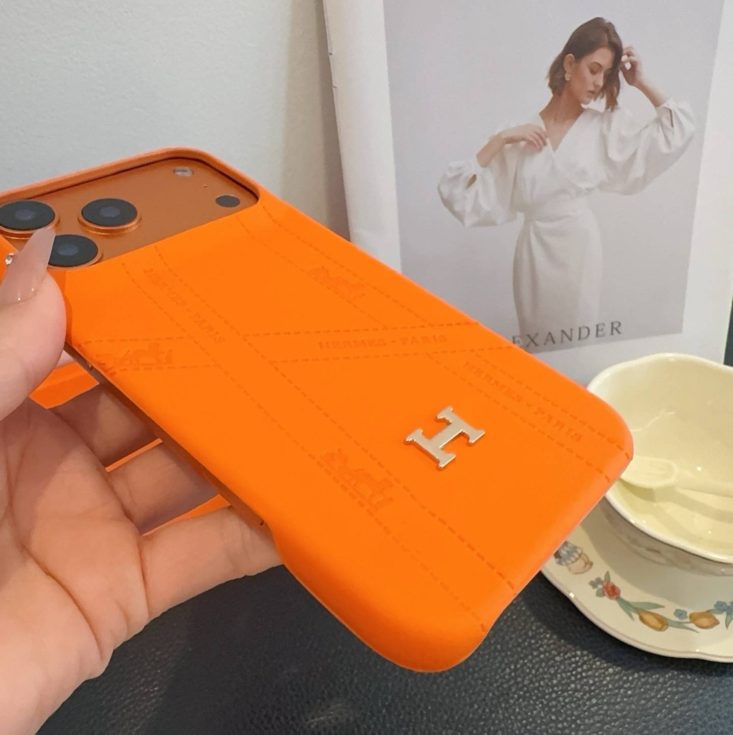HERMES アルマーニ iPhone 18シリーズ対応 iPhoneケース スマホケース レディース ロゴ入り オレンジ - 画像 10