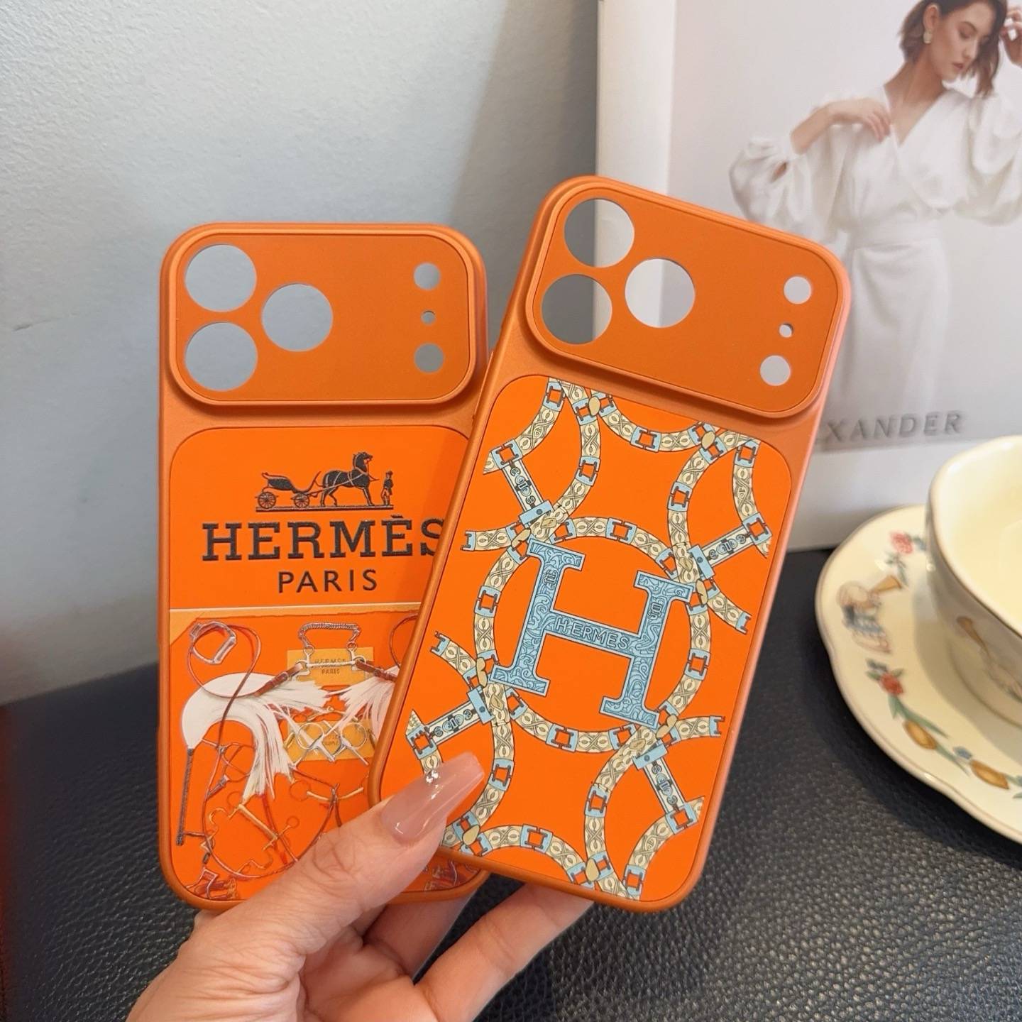 HERMES ヘルメス iPhone 18シリーズ対応 iPhoneケース スマホケース レディース ロゴ入り スタイリッシュ 橙色