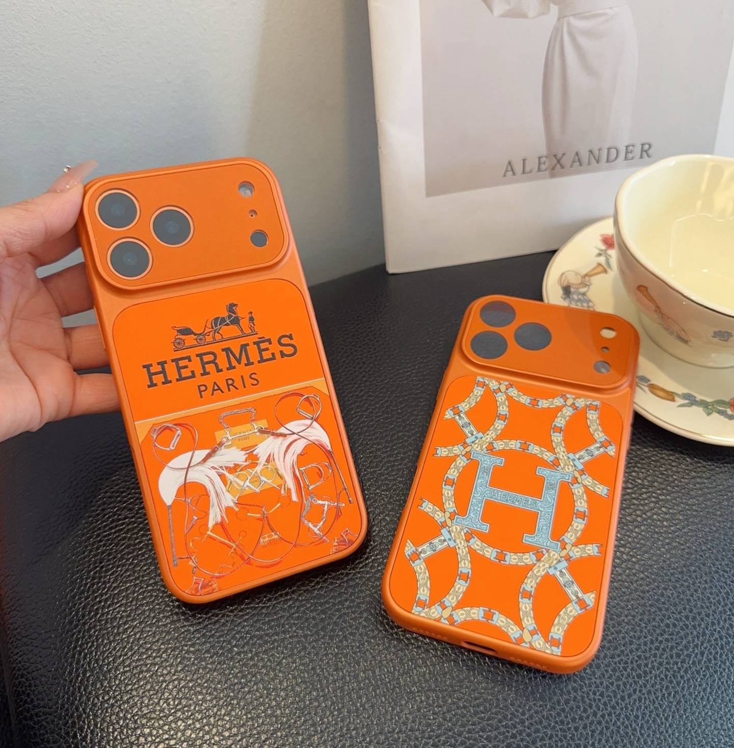 HERMES ヘルメス iPhone 18シリーズ対応 iPhoneケース スマホケース レディース ロゴ入り スタイリッシュ 橙色 - 画像 2
