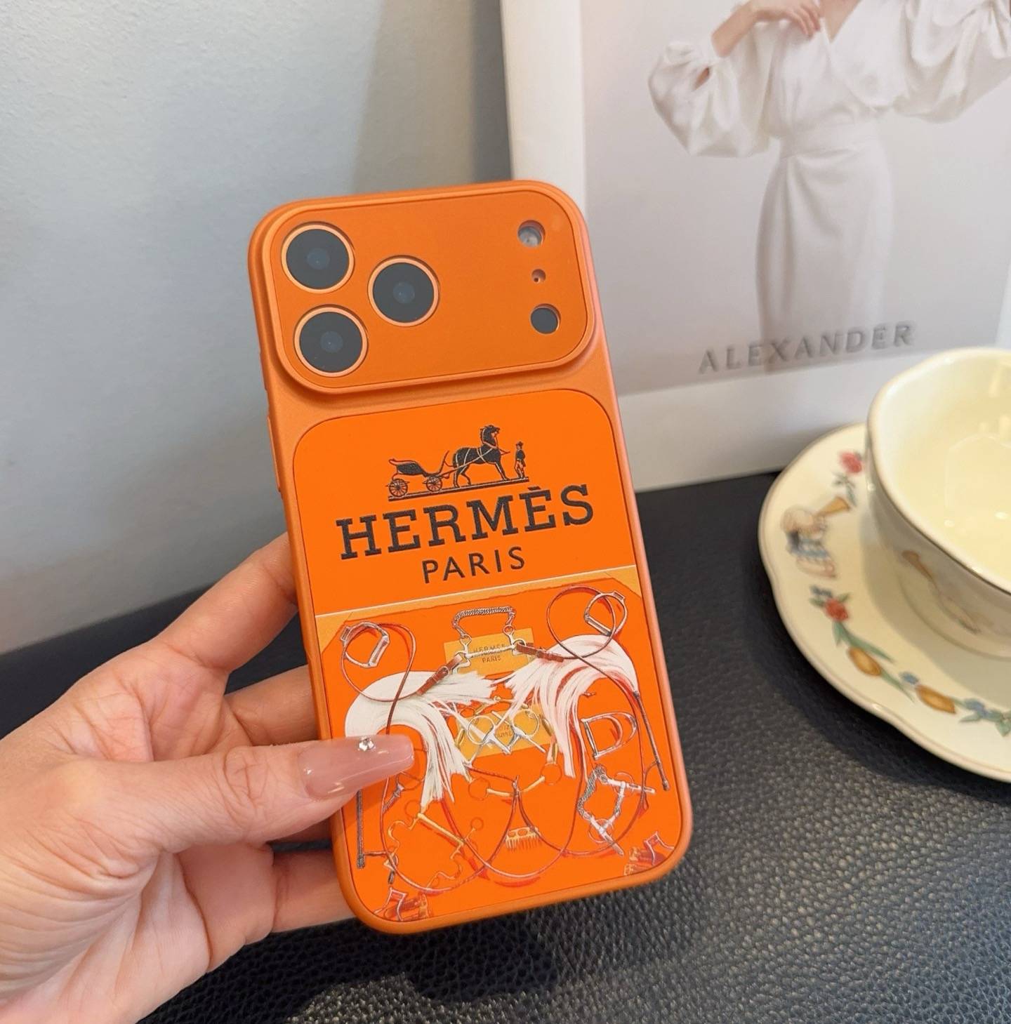 HERMES ヘルメス iPhone 18シリーズ対応 iPhoneケース スマホケース レディース ロゴ入り スタイリッシュ 橙色 - 画像 6