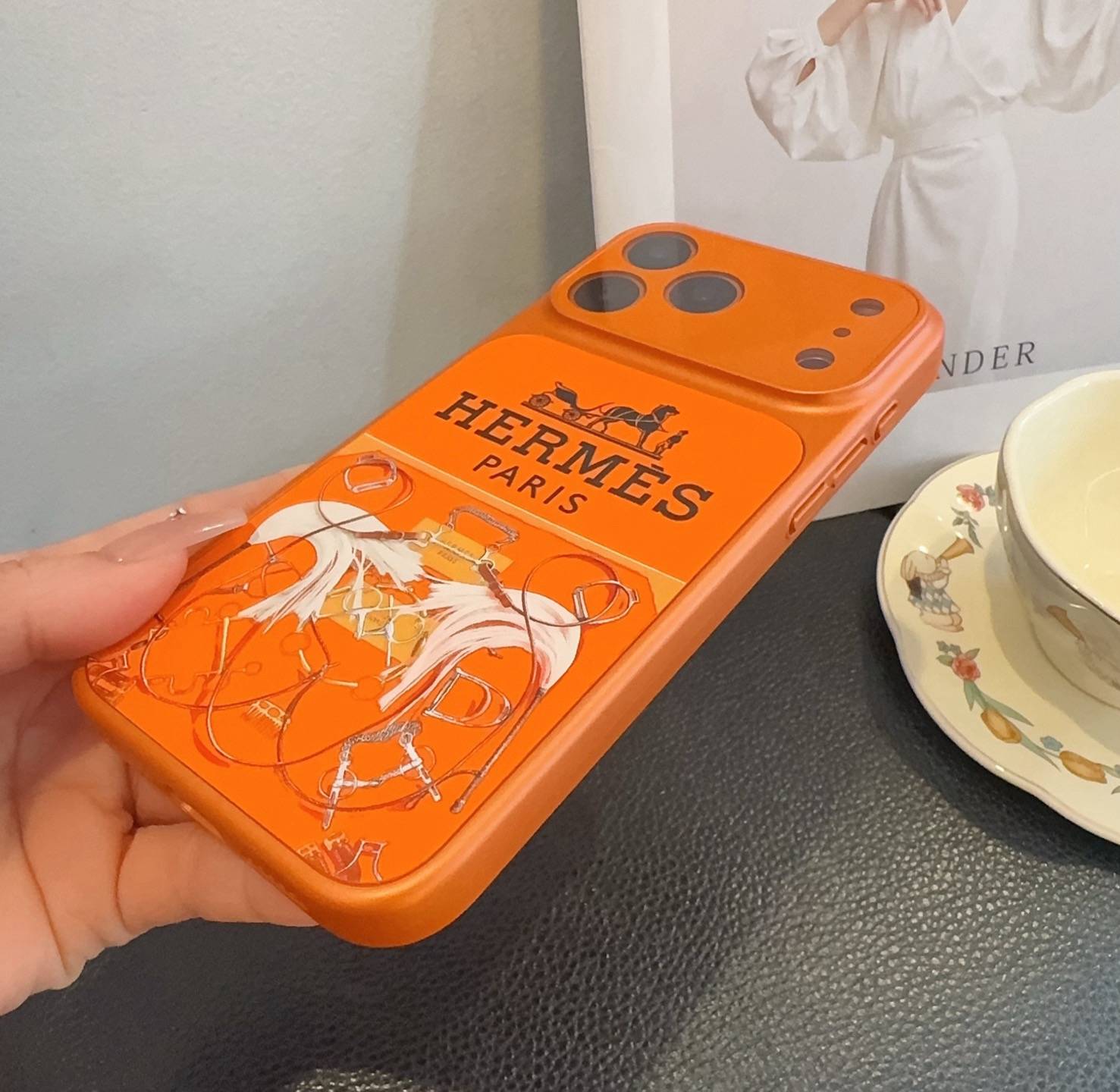 HERMES ヘルメス iPhone 18シリーズ対応 iPhoneケース スマホケース レディース ロゴ入り スタイリッシュ 橙色 - 画像 7