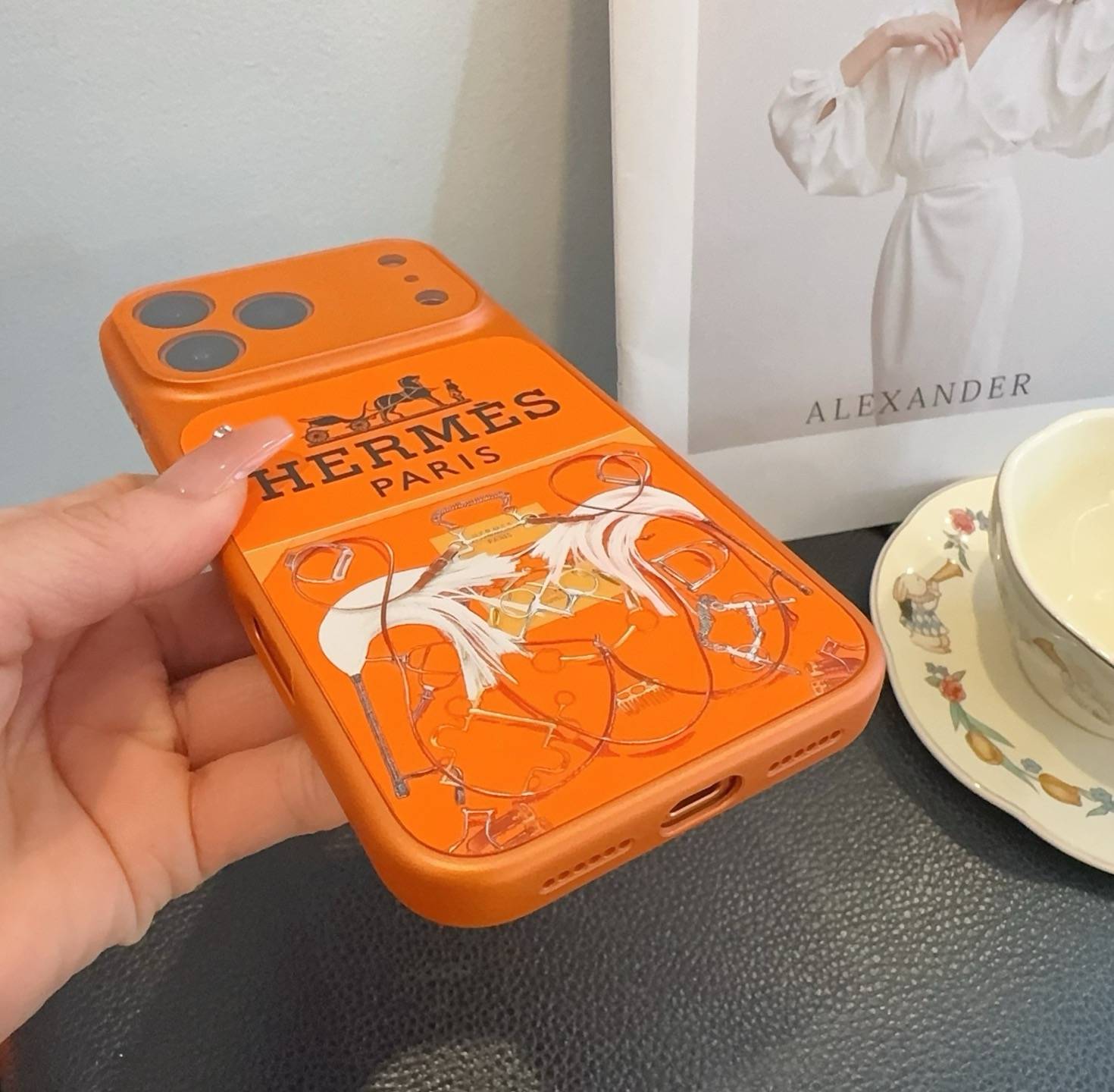 HERMES ヘルメス iPhone 18シリーズ対応 iPhoneケース スマホケース レディース ロゴ入り スタイリッシュ 橙色 - 画像 9