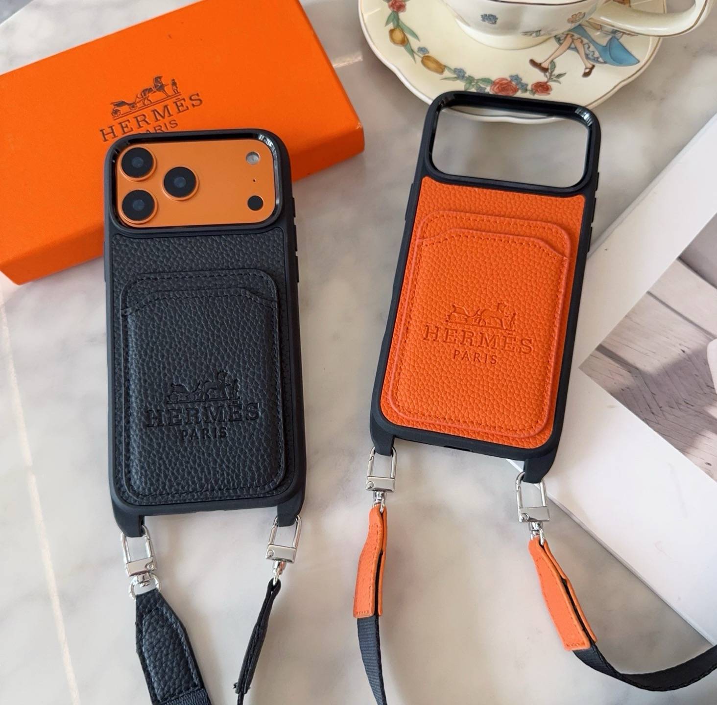 HERMES 愛馬仕 iPhone 18シリーズ対応 iPhoneケース スマホケース レディース ロゴ入り カード収納 ショルダー付き