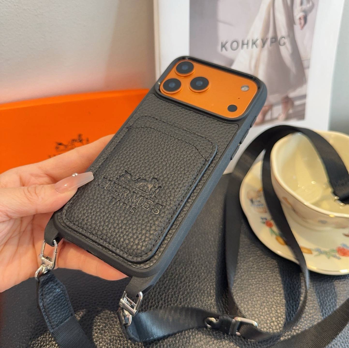 HERMES 愛馬仕 iPhone 18シリーズ対応 iPhoneケース スマホケース レディース ロゴ入り カード収納 ショルダー付き - 画像 5