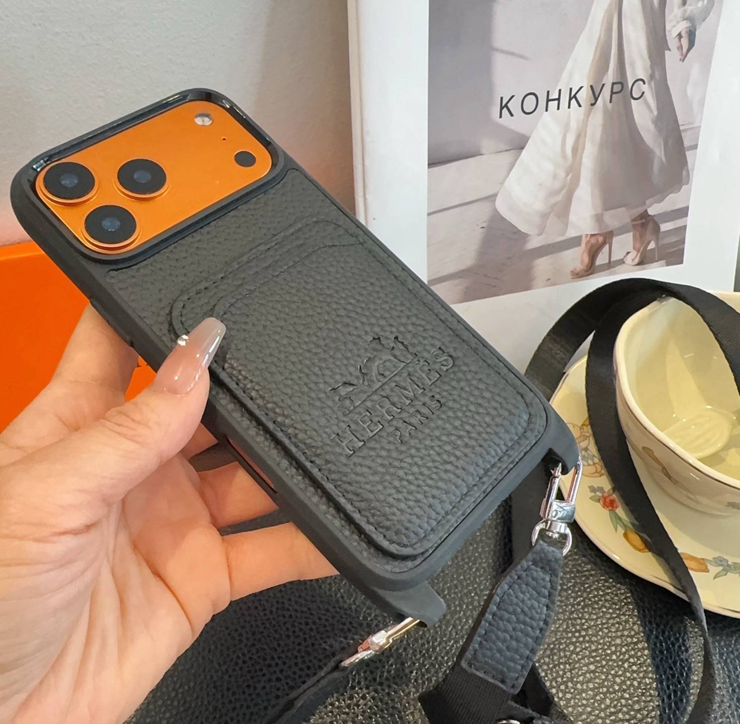 HERMES 愛馬仕 iPhone 18シリーズ対応 iPhoneケース スマホケース レディース ロゴ入り カード収納 ショルダー付き - 画像 6