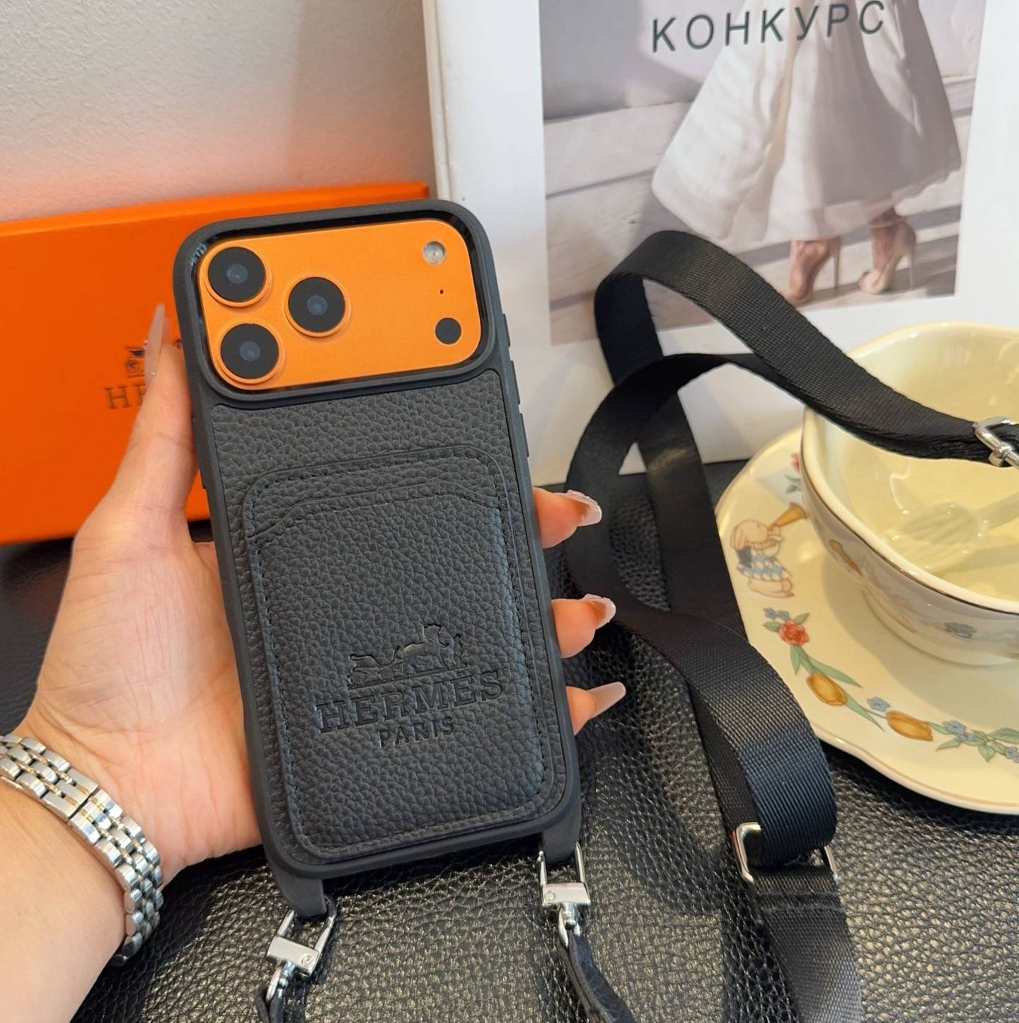 HERMES 愛馬仕 iPhone 18シリーズ対応 iPhoneケース スマホケース レディース ロゴ入り カード収納 ショルダー付き - 画像 8