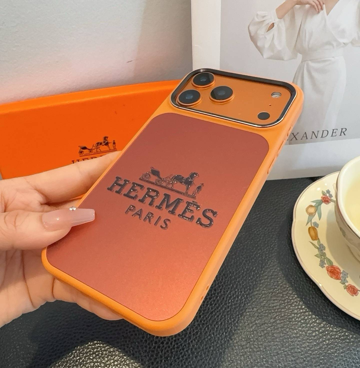 HERMES ヘルメス iPhone 18シリーズ対応 iPhoneケース スマホケース レディース ロゴ入り オレンジ - 画像 4