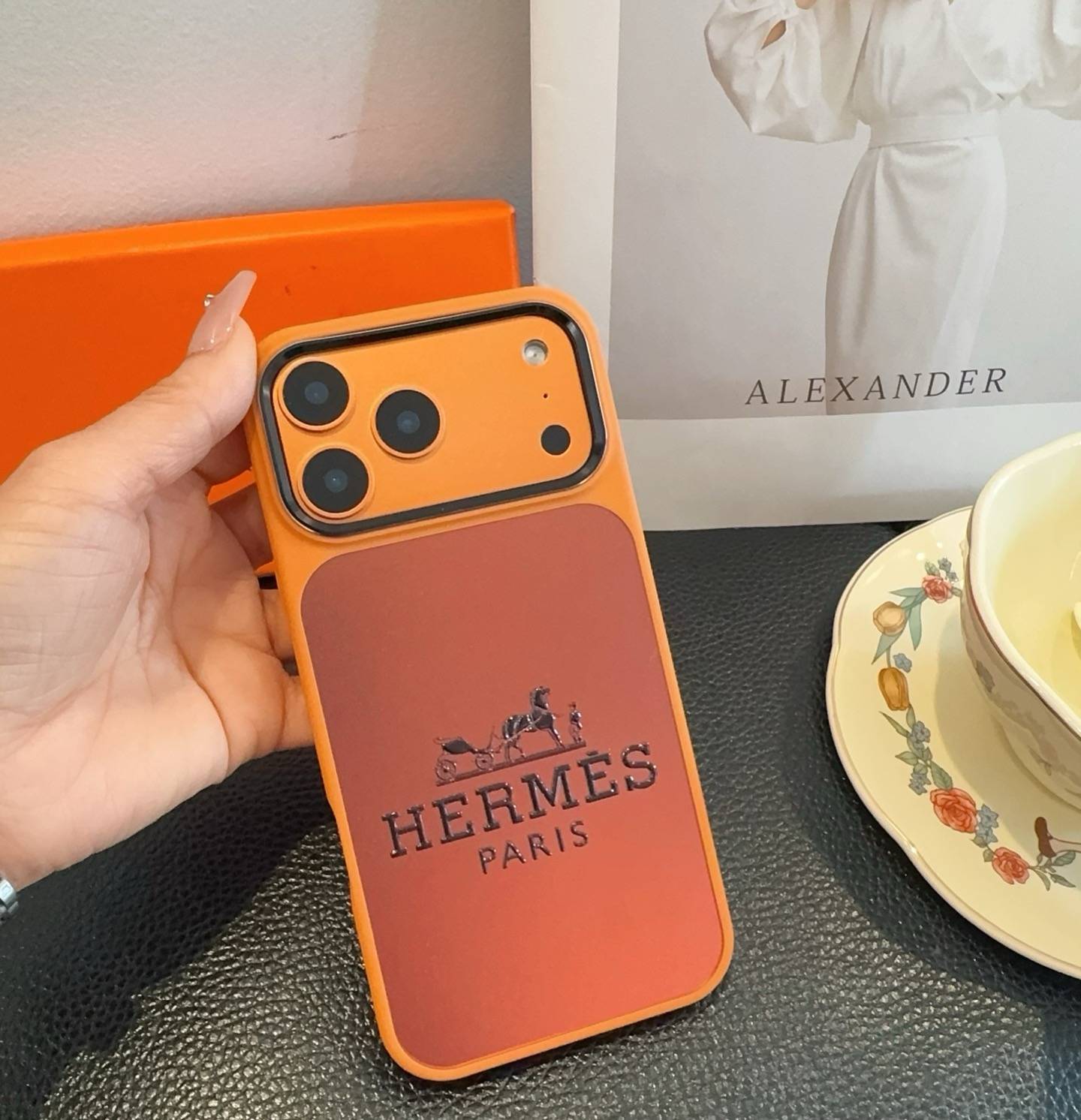 HERMES ヘルメス iPhone 18シリーズ対応 iPhoneケース スマホケース レディース ロゴ入り オレンジ - 画像 6