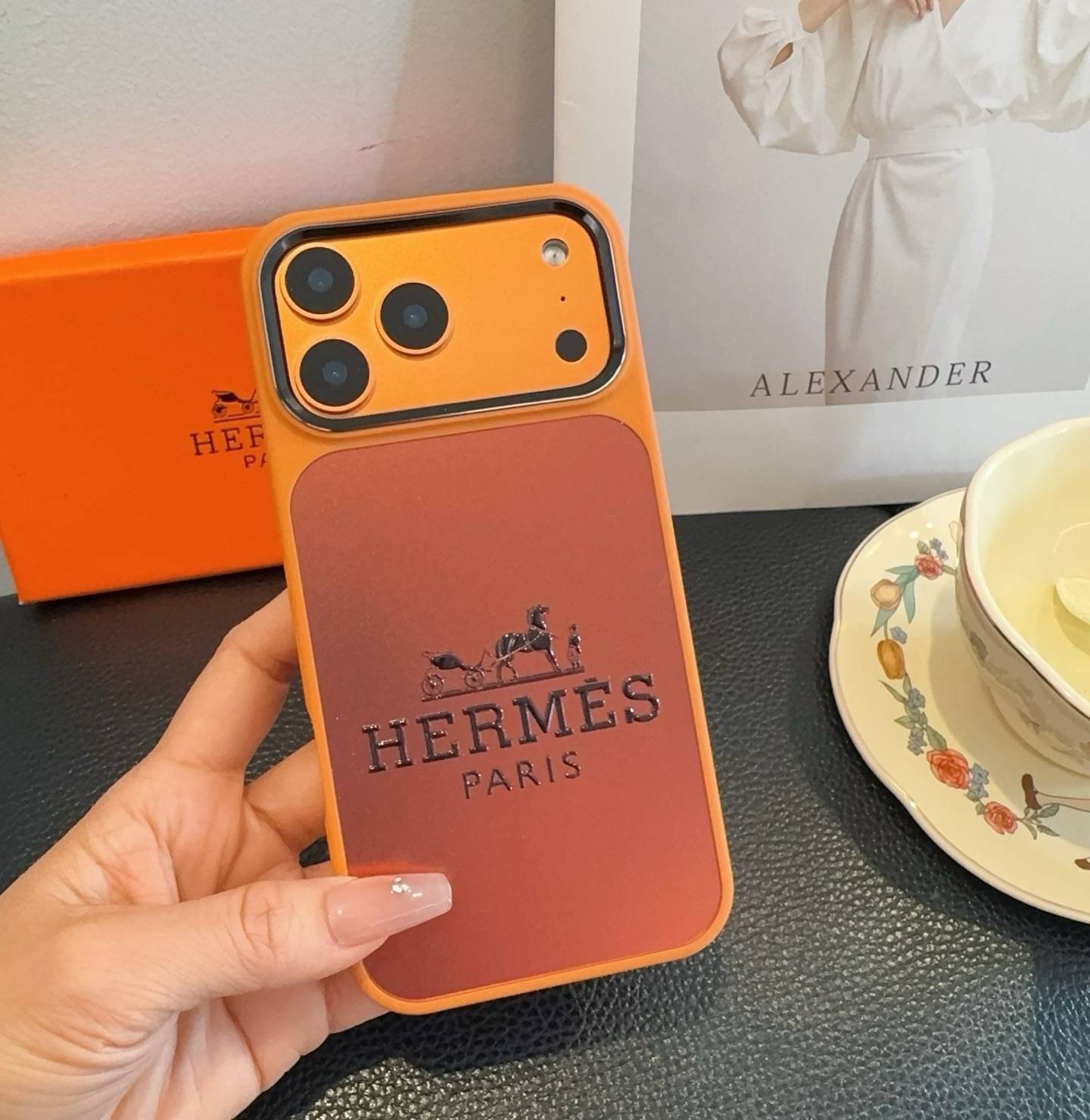 HERMES ヘルメス iPhone 18シリーズ対応 iPhoneケース スマホケース レディース ロゴ入り オレンジ - 画像 7