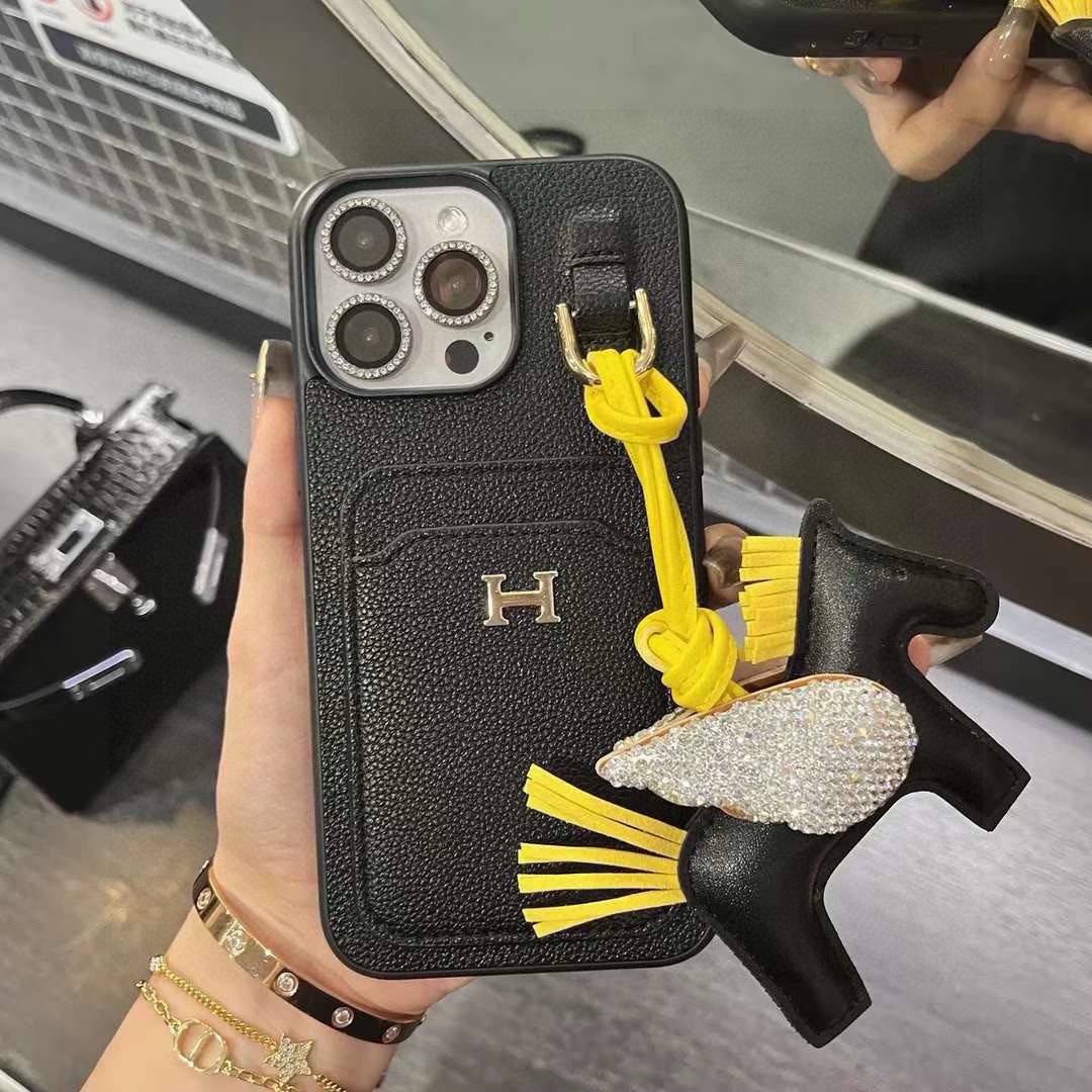 HERMES 愛馬仕 iPhone 18シリーズ対応 iPhoneケース スマホケース レディース ロゴ入り 手帳型 カード収納 黒 ブラック - 画像 2