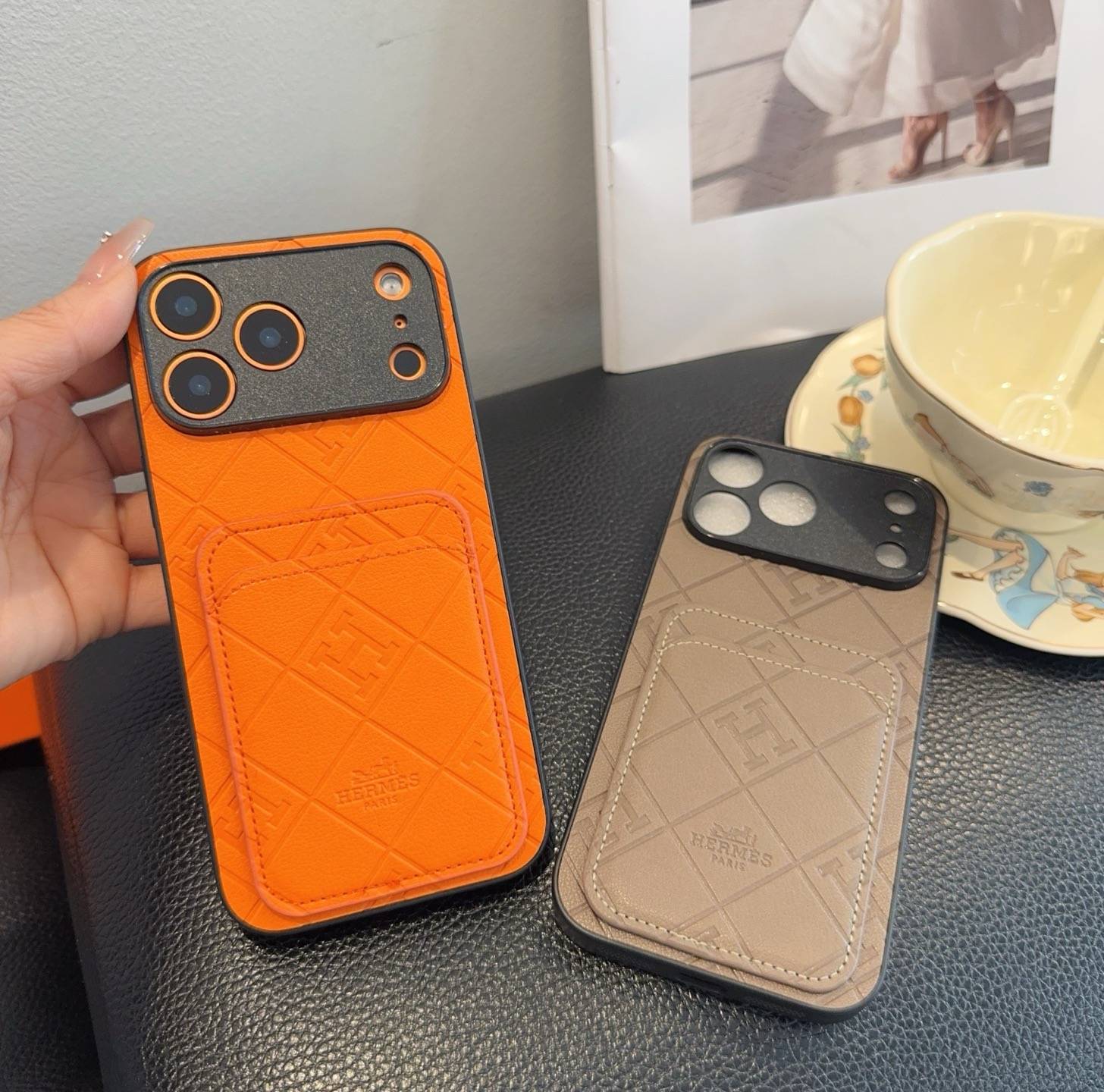 HERMES 愛馬仕 iPhone 18シリーズ対応 iPhoneケース スマホケース ロゴ入り レディース オレンジ - 画像 2