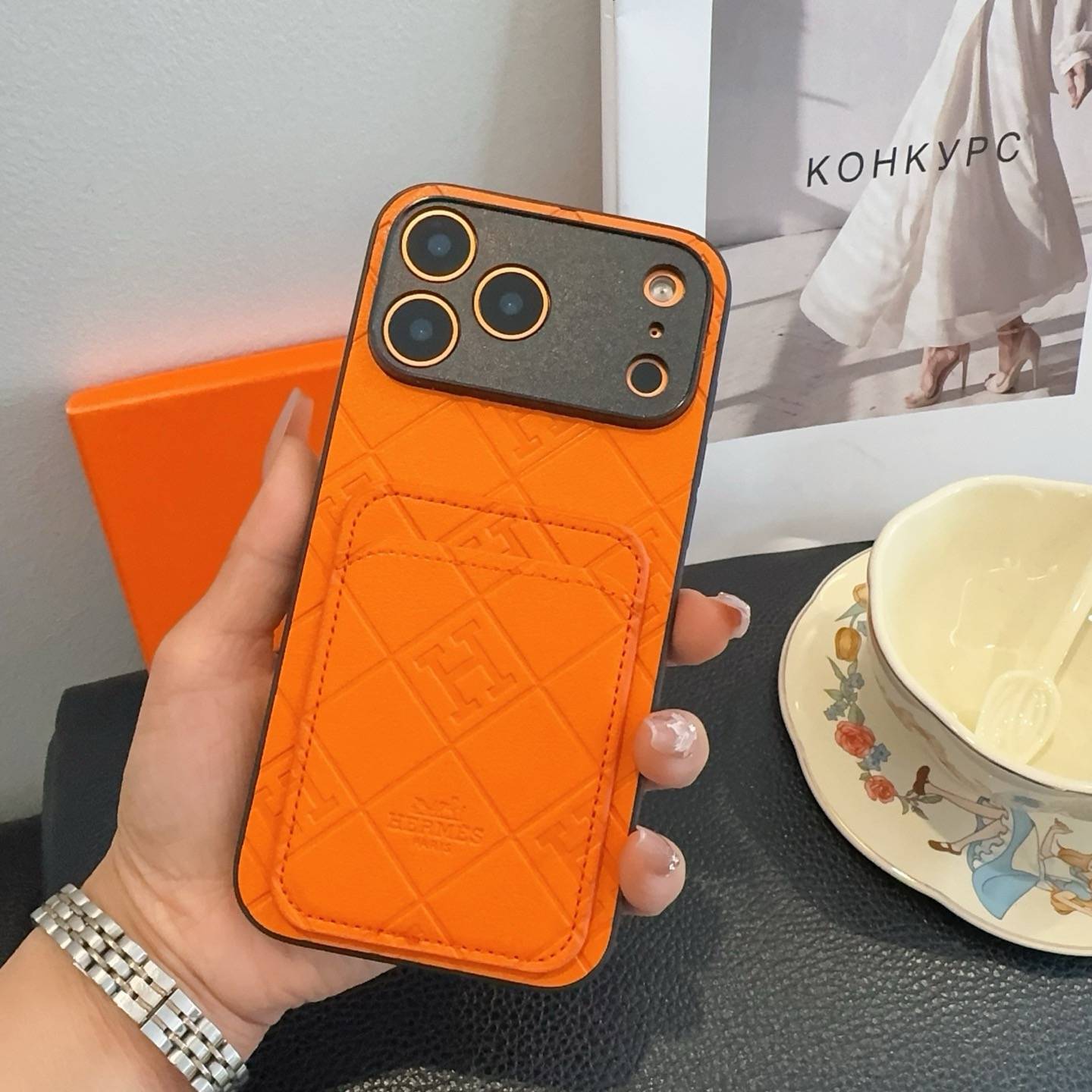 HERMES 愛馬仕 iPhone 18シリーズ対応 iPhoneケース スマホケース ロゴ入り レディース オレンジ - 画像 4