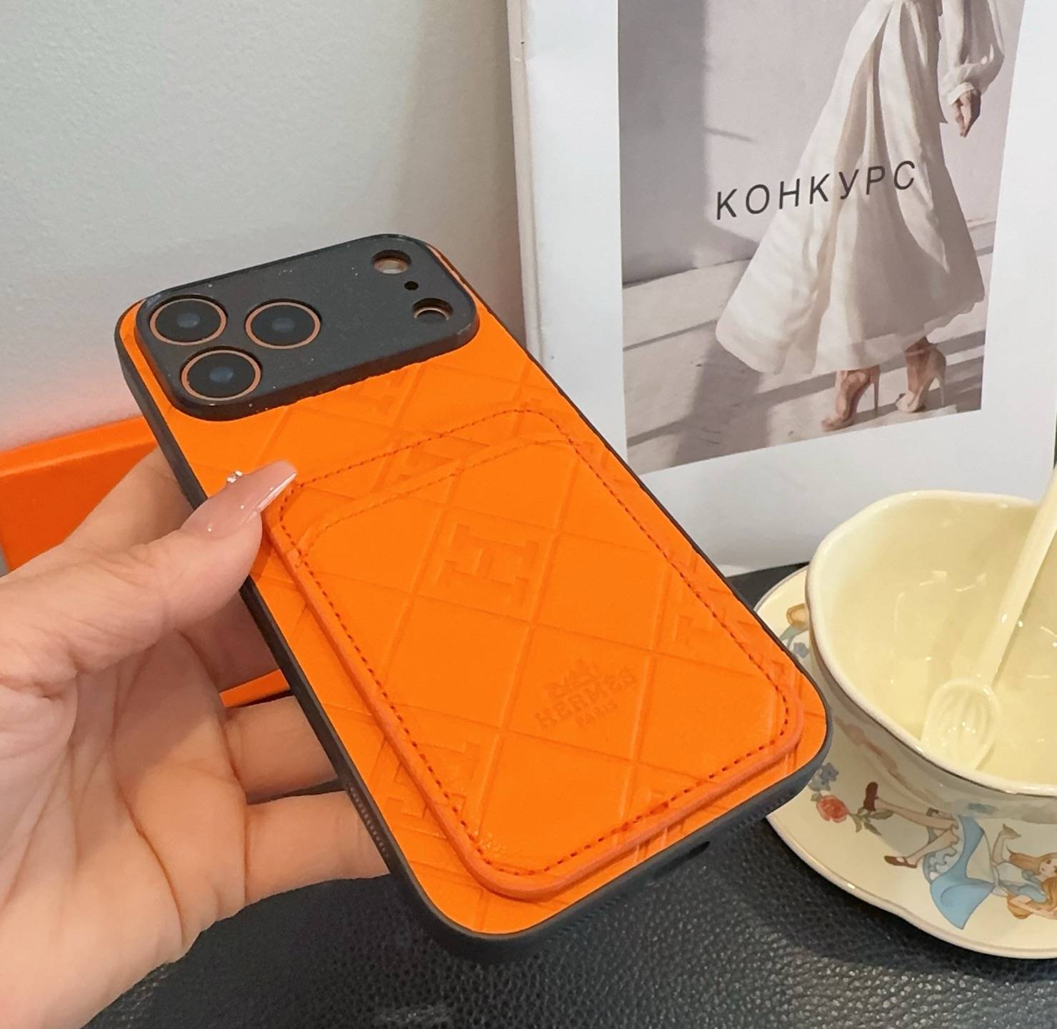 HERMES 愛馬仕 iPhone 18シリーズ対応 iPhoneケース スマホケース ロゴ入り レディース オレンジ - 画像 9