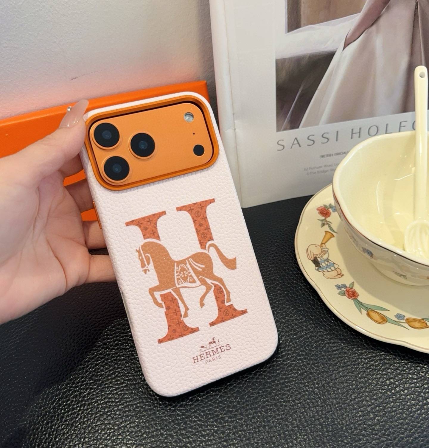 HERMES ルイ ヴィトン iPhone 18シリーズ対応 iPhoneケース スマホケース ロゴ入り レディース ホワイト - 画像 5