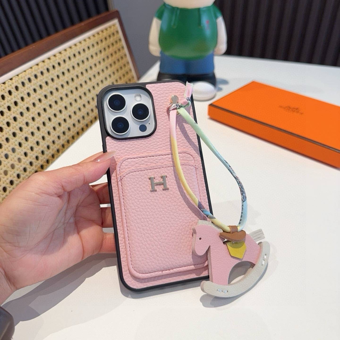 Hermes アイフォン18シリーズ対応 iPhoneケース スマホケース レディース ロゴ入り 手帳型 カード収納 ピンク - 画像 5
