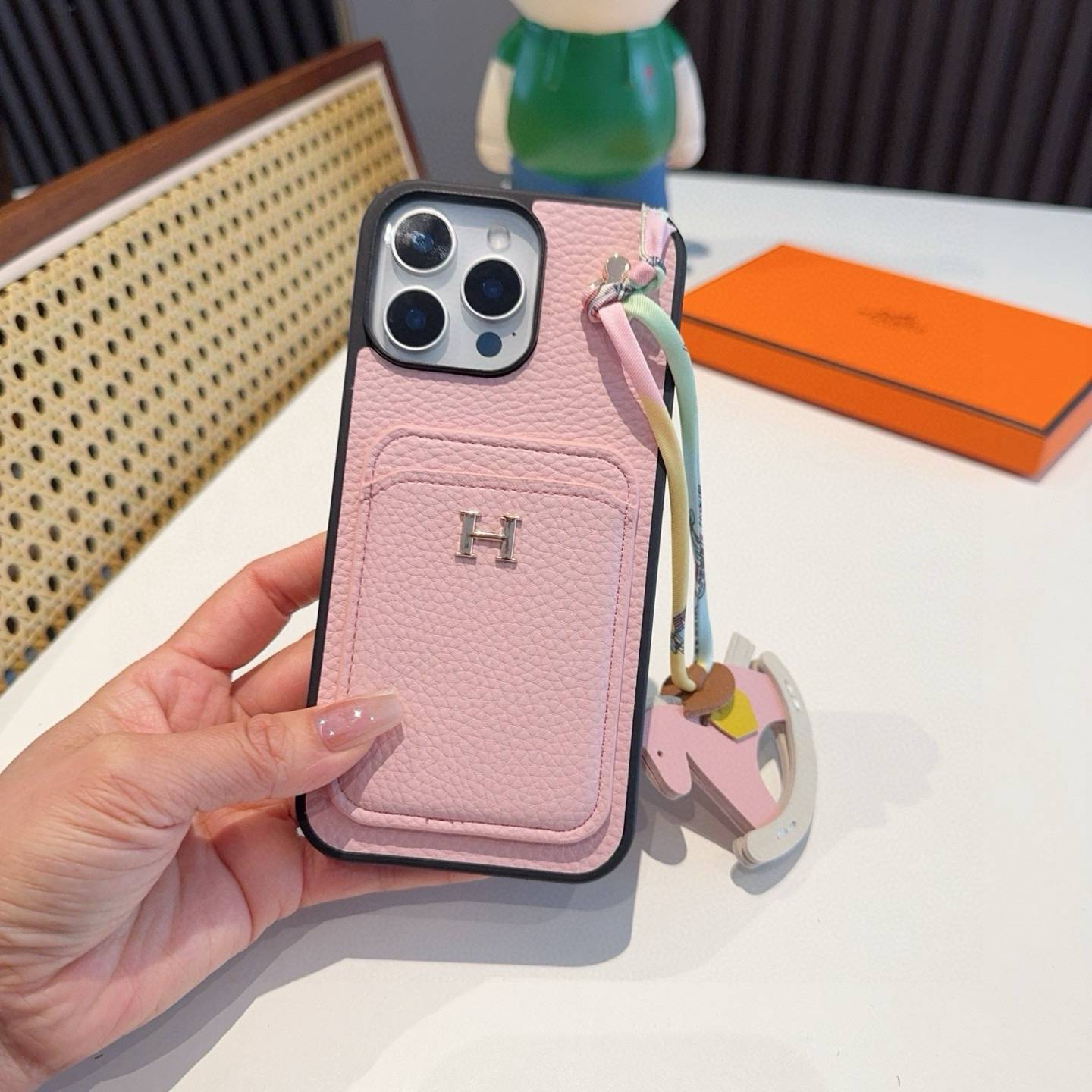 Hermes アイフォン18シリーズ対応 iPhoneケース スマホケース レディース ロゴ入り 手帳型 カード収納 ピンク - 画像 6