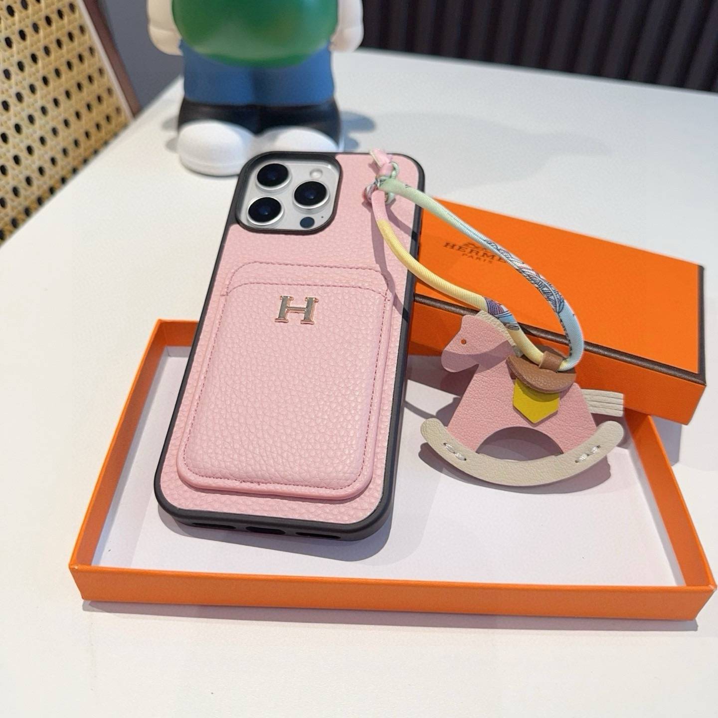 Hermes アイフォン18シリーズ対応 iPhoneケース スマホケース レディース ロゴ入り 手帳型 カード収納 ピンク - 画像 8