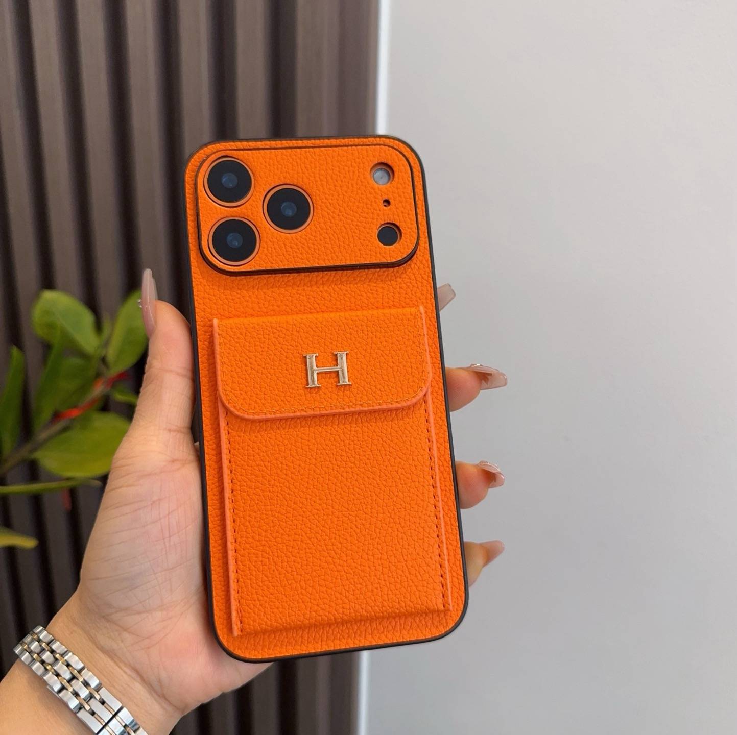 Hermes ルイヴィトン iPhone 18シリーズ対応 iPhoneケース スマホケース レディース ロゴ ポケット付き オレンジ