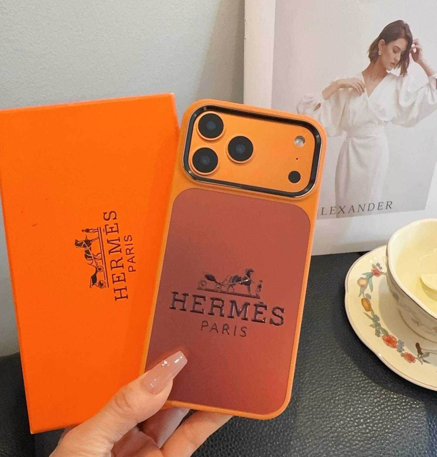 HERMES ランダム iPhone 18シリーズ対応 iPhoneケース スマホケース レディース ロゴ入り スタイリッシュ オレンジ - 画像 2