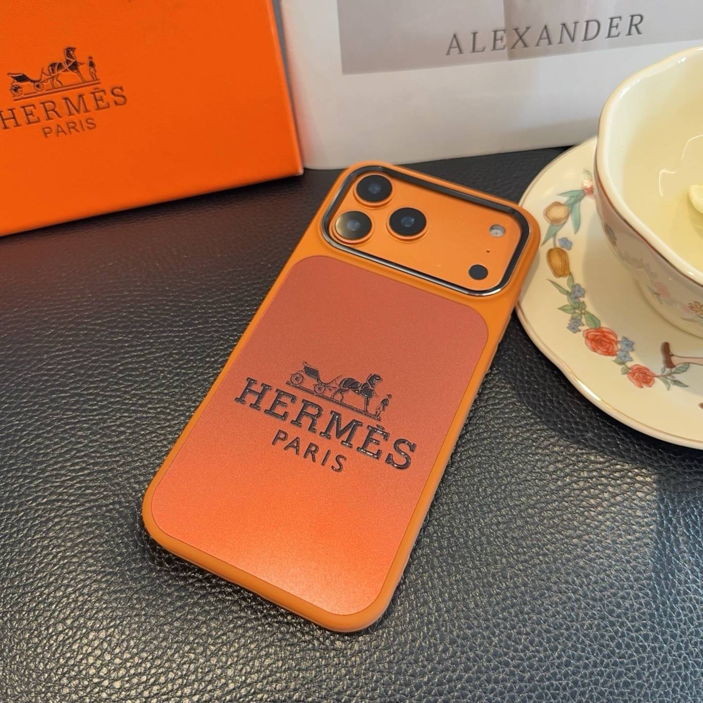 HERMES ランダム iPhone 18シリーズ対応 iPhoneケース スマホケース レディース ロゴ入り スタイリッシュ オレンジ - 画像 3