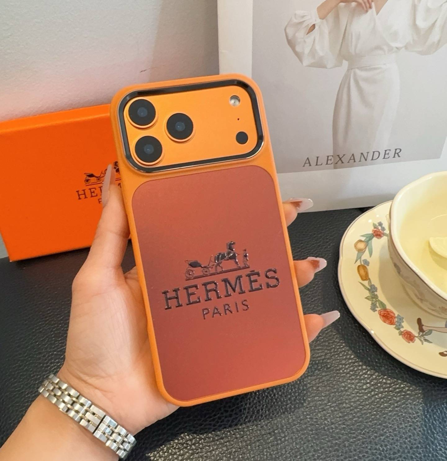 HERMES ランダム iPhone 18シリーズ対応 iPhoneケース スマホケース レディース ロゴ入り スタイリッシュ オレンジ - 画像 9
