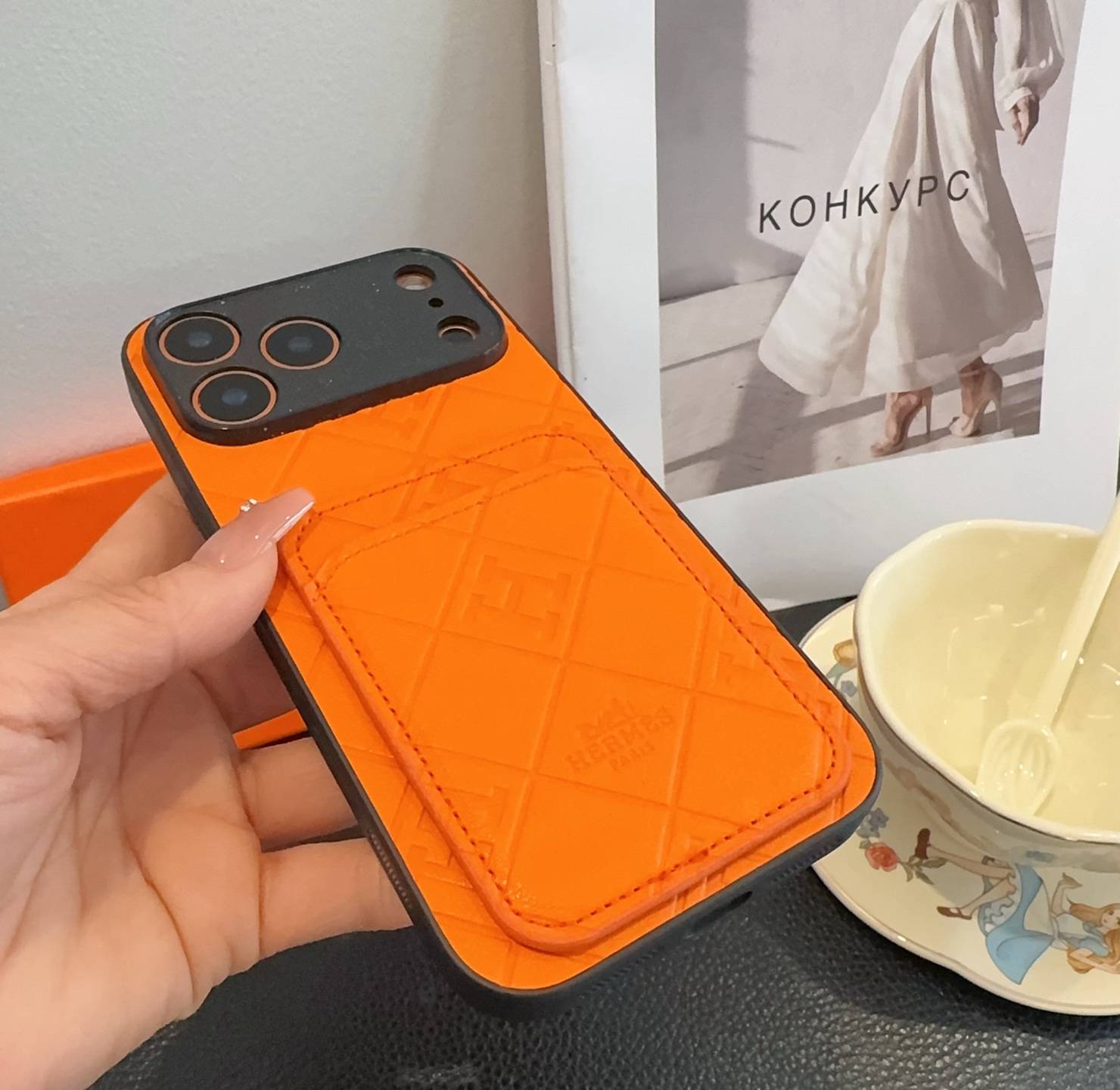 HERMES 愛馬仕 iPhone 18シリーズ対応 iPhoneケース スマホケース ロゴ入り カード収納 レディース オレンジ - 画像 9