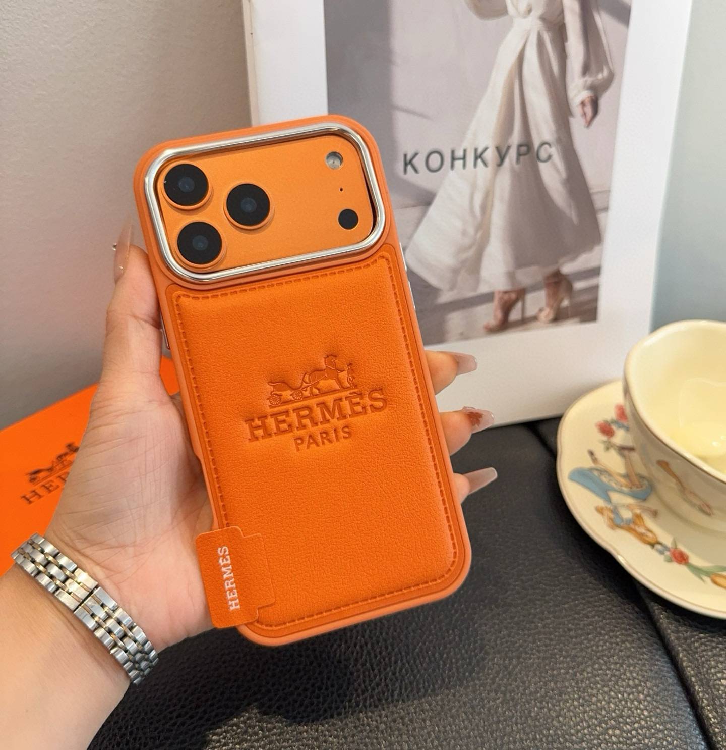 HERMES ルブタン iPhone 18シリーズ対応 iPhoneケース スマホケース 全機種対応 レディース ロゴ レザー オレンジ